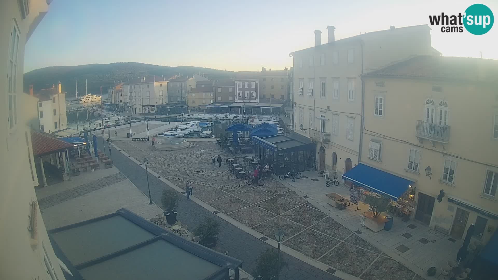 LIVE cam Cres city – place principale et “mandrač” – île de Cres – Croatie