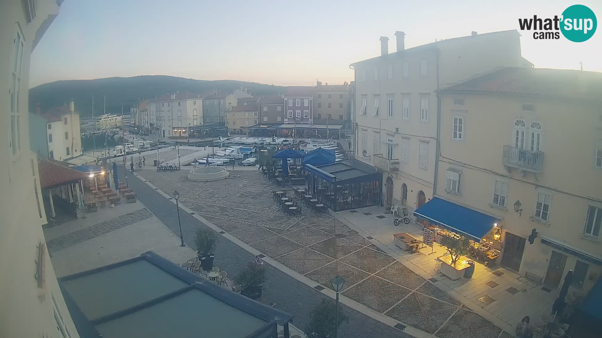 Cámara en vivo ciudad de Cres – plaza principal y “mandrač” – isla de Cres – Croacia