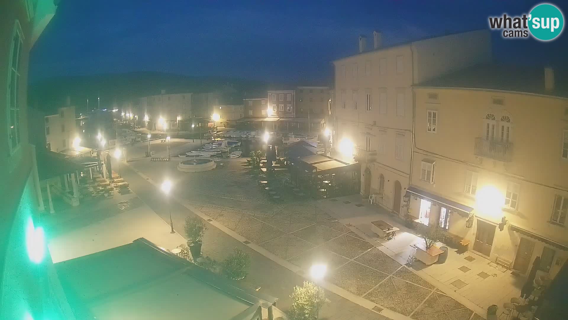 Cámara en vivo ciudad de Cres – plaza principal y “mandrač” – isla de Cres – Croacia