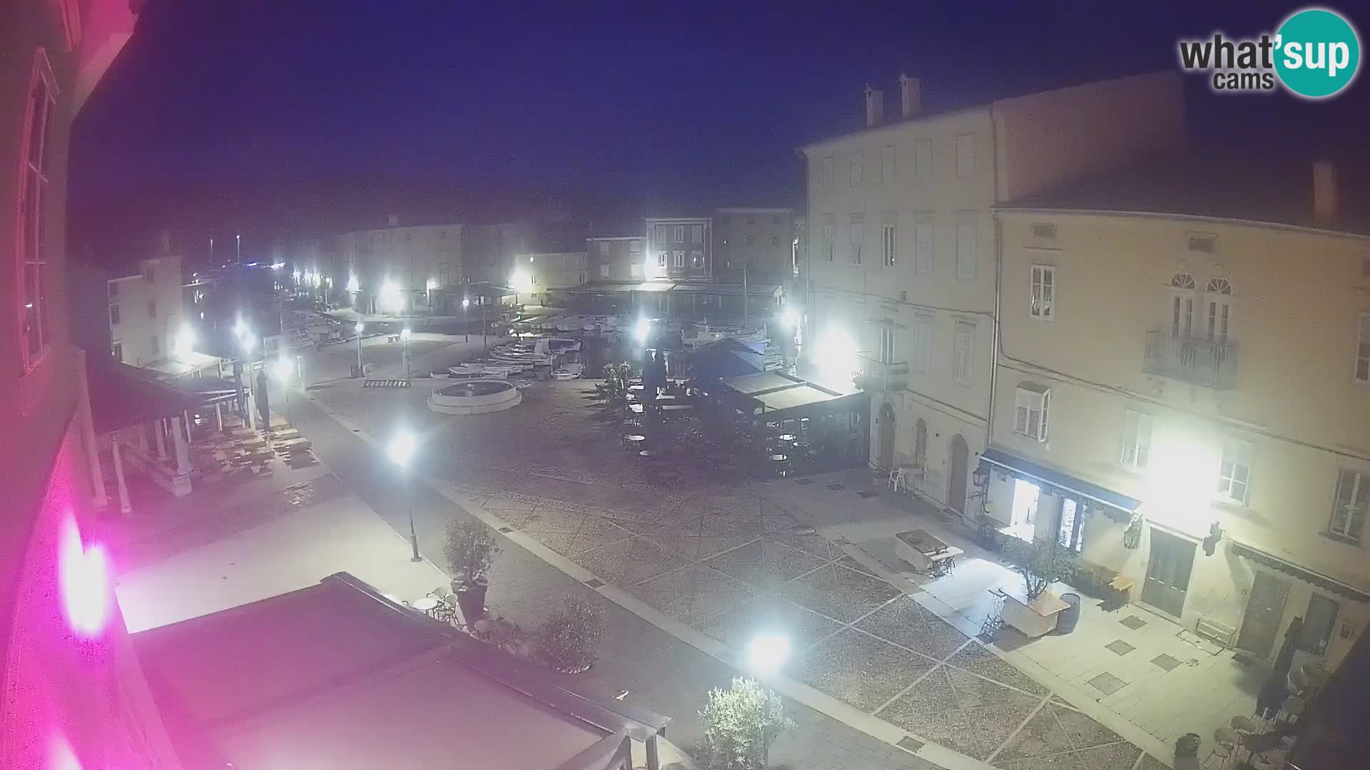 Kamera v ŽIVO Cres mesto – glavni trg in “mandrač” – otok Cres – Hrvaška