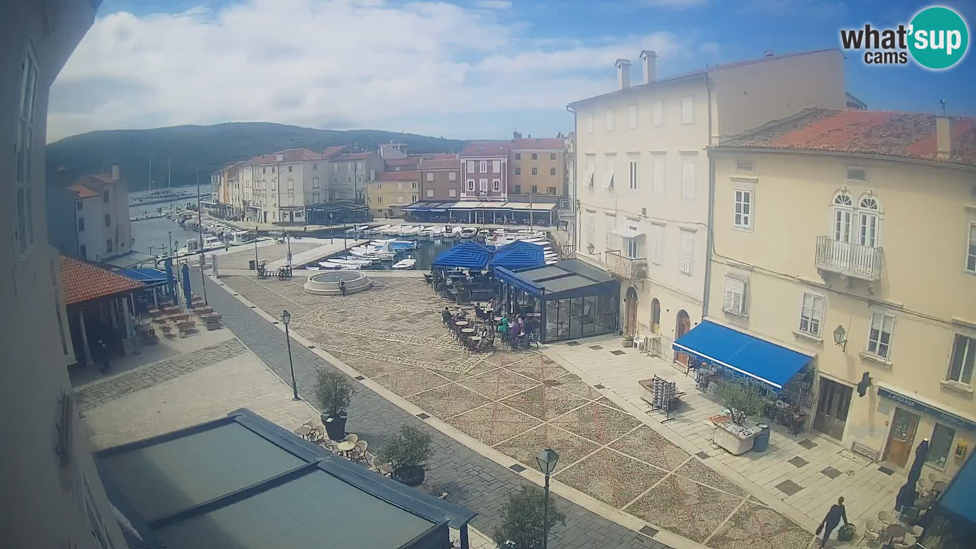 LIVE cam Cres città – piazza principale e “mandrač” – isola di Cherso – Croazia