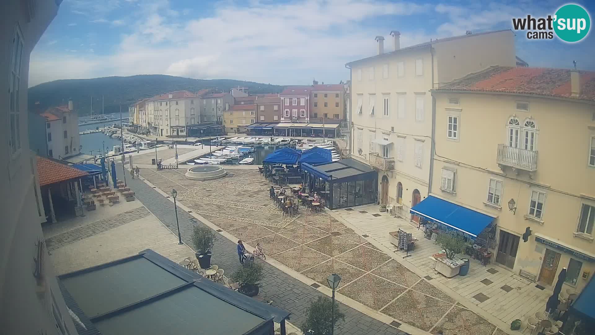 LIVE cam Cres city – place principale et “mandrač” – île de Cres – Croatie