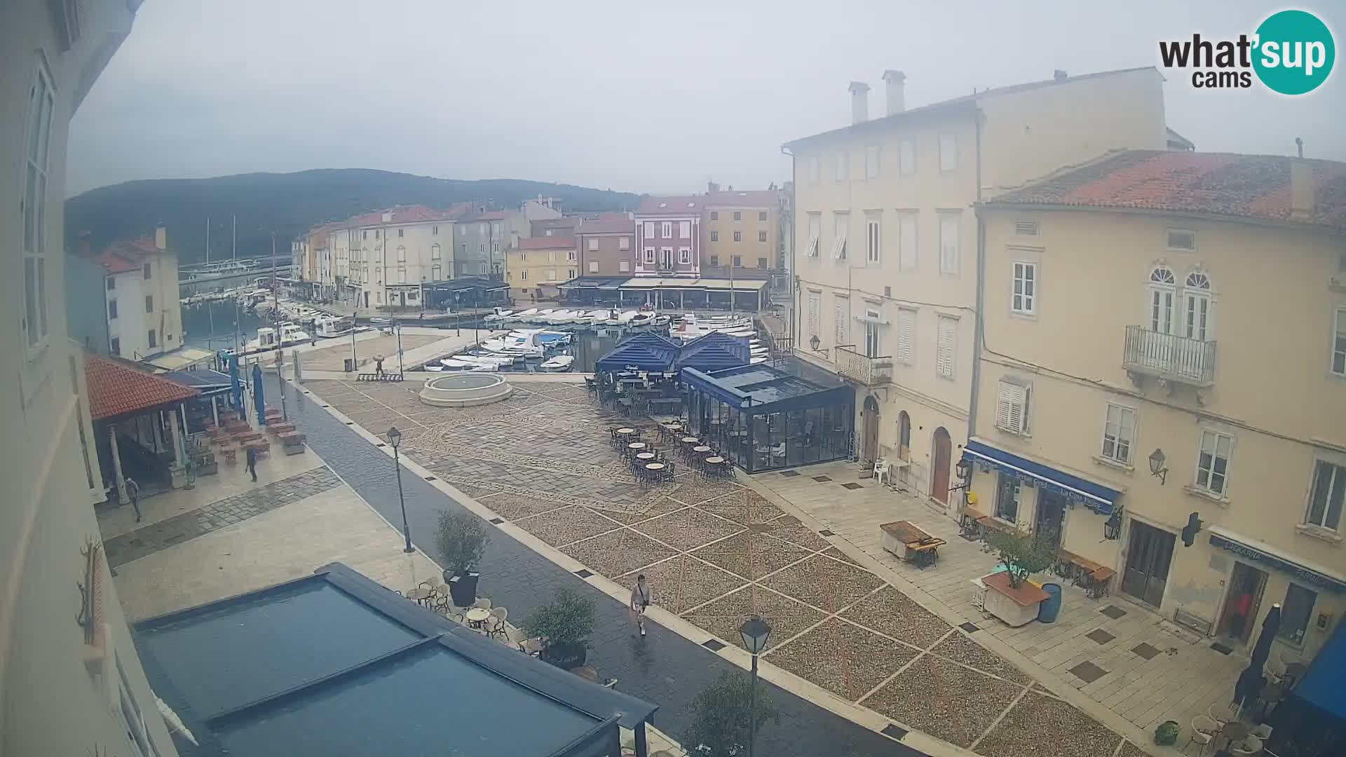 Kamera v ŽIVO Cres mesto – glavni trg in “mandrač” – otok Cres – Hrvaška