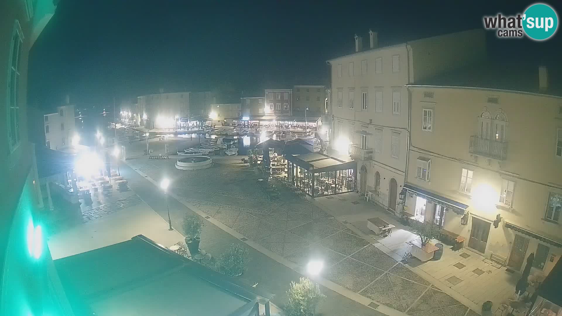 LIVE cam Cres city – place principale et “mandrač” – île de Cres – Croatie