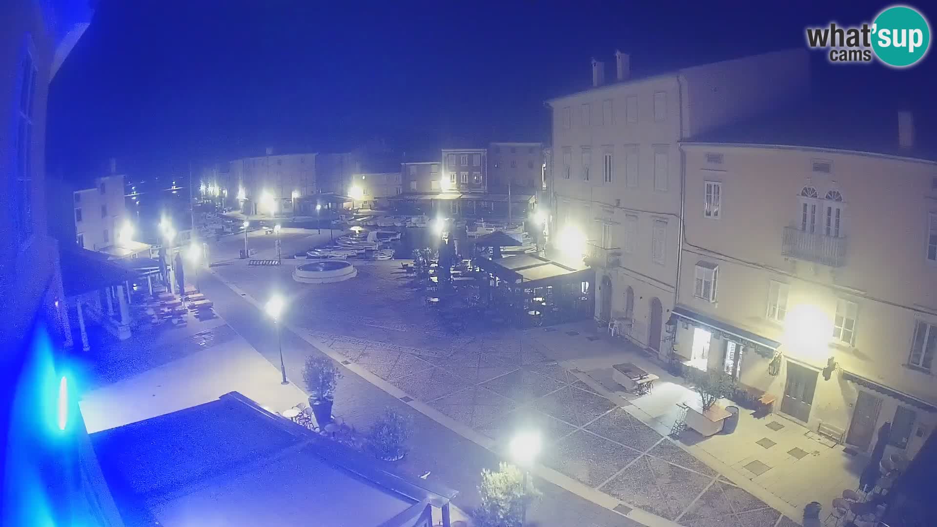 LIVE cam Cres city – place principale et “mandrač” – île de Cres – Croatie