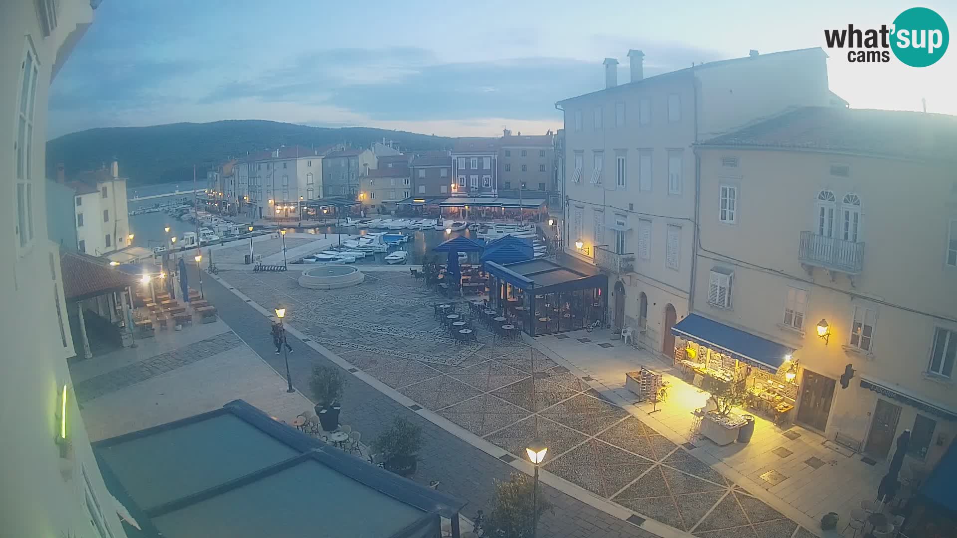 Cámara en vivo ciudad de Cres – plaza principal y “mandrač” – isla de Cres – Croacia