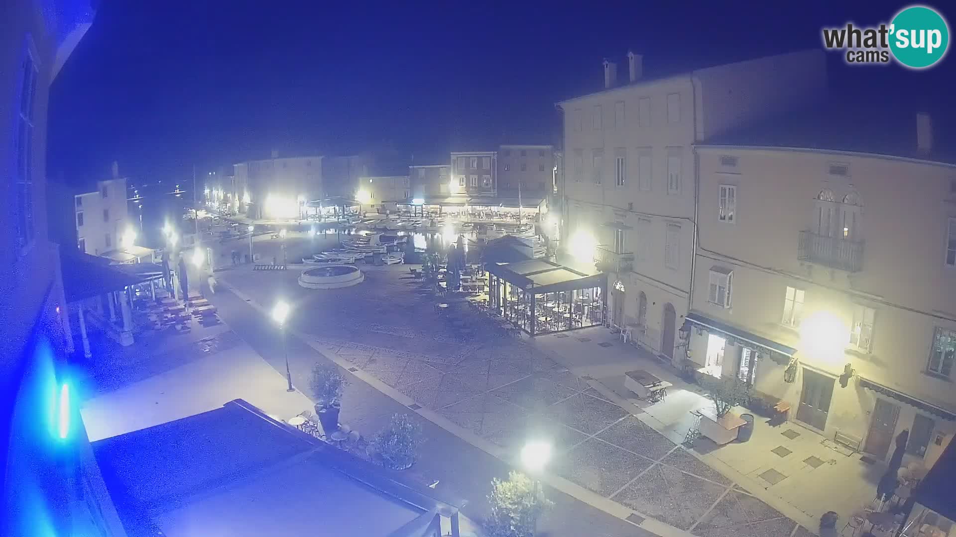 LIVE cam Cres city – place principale et “mandrač” – île de Cres – Croatie