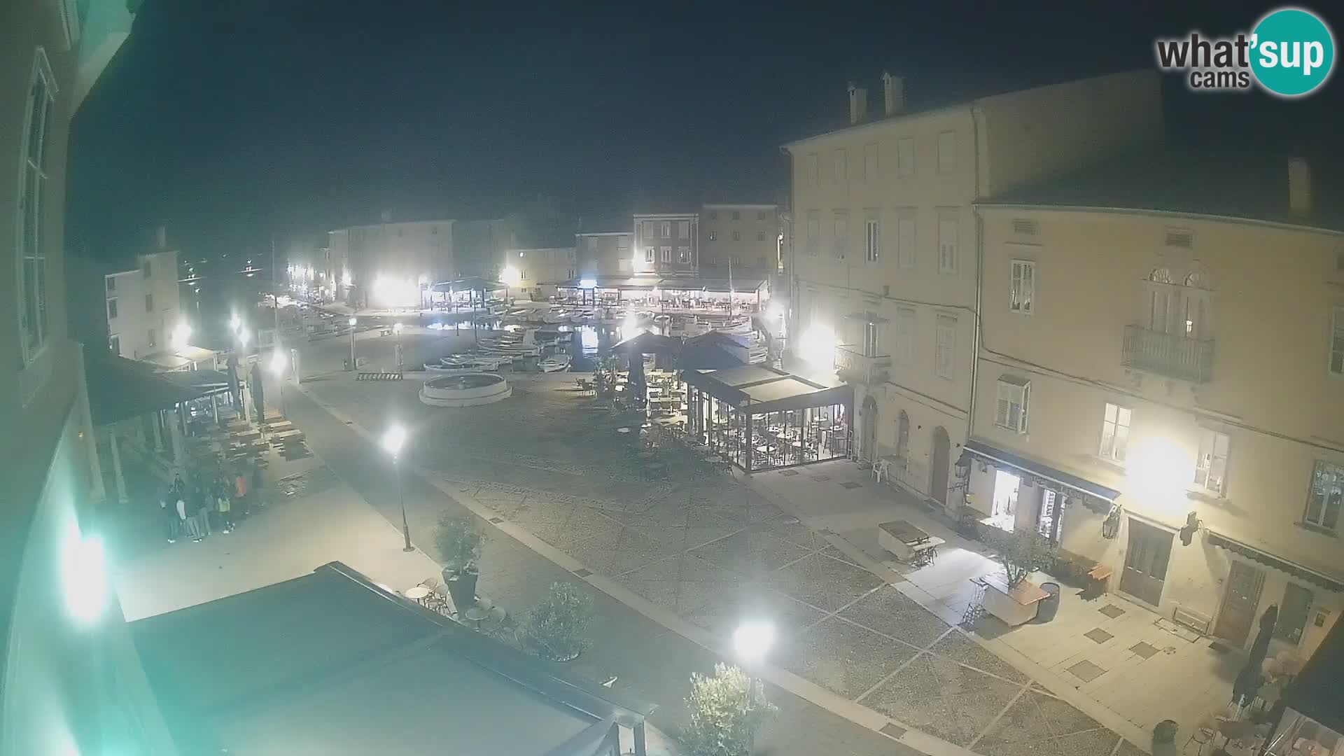 Kamera v ŽIVO Cres mesto – glavni trg in “mandrač” – otok Cres – Hrvaška