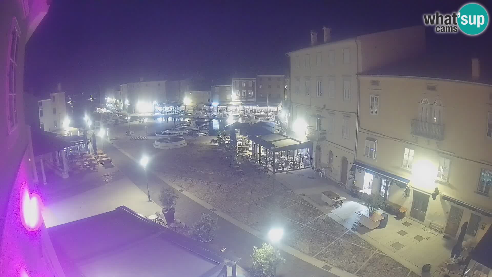 LIVE cam Cres city – place principale et “mandrač” – île de Cres – Croatie
