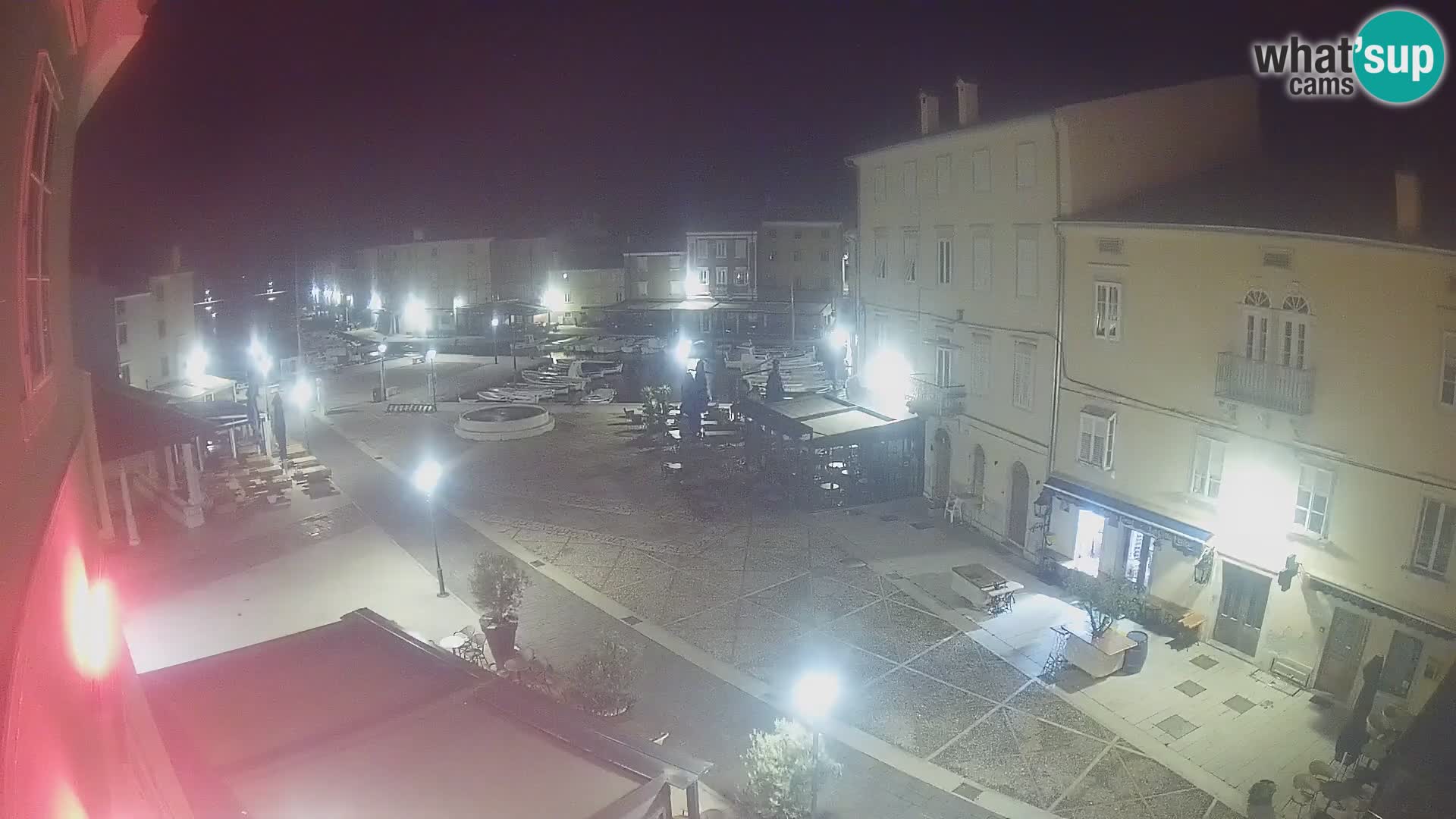 Web kamera Grad Cres – glavni trg i “mandrač” – otok Cres