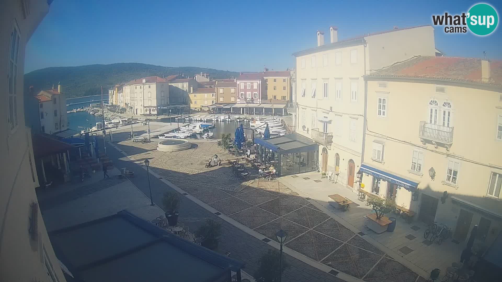 LIVE cam Cres città – piazza principale e “mandrač” – isola di Cherso – Croazia