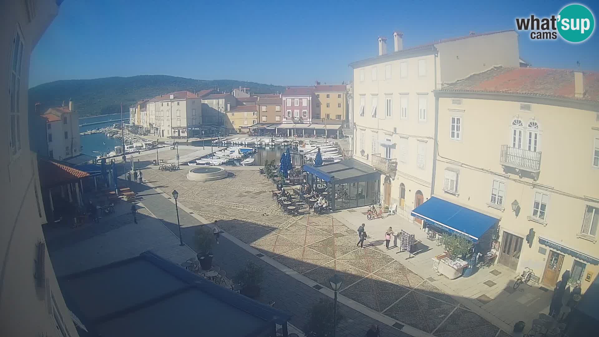 LIVE cam Cres city – place principale et “mandrač” – île de Cres – Croatie