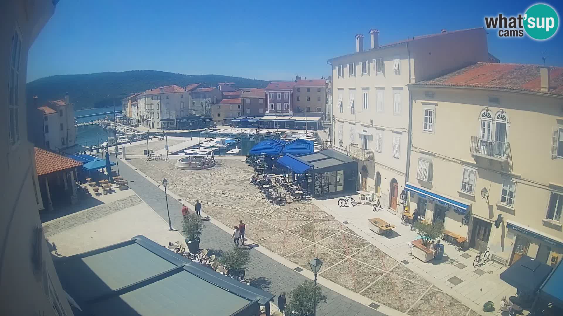 Kamera v ŽIVO Cres mesto – glavni trg in “mandrač” – otok Cres – Hrvaška
