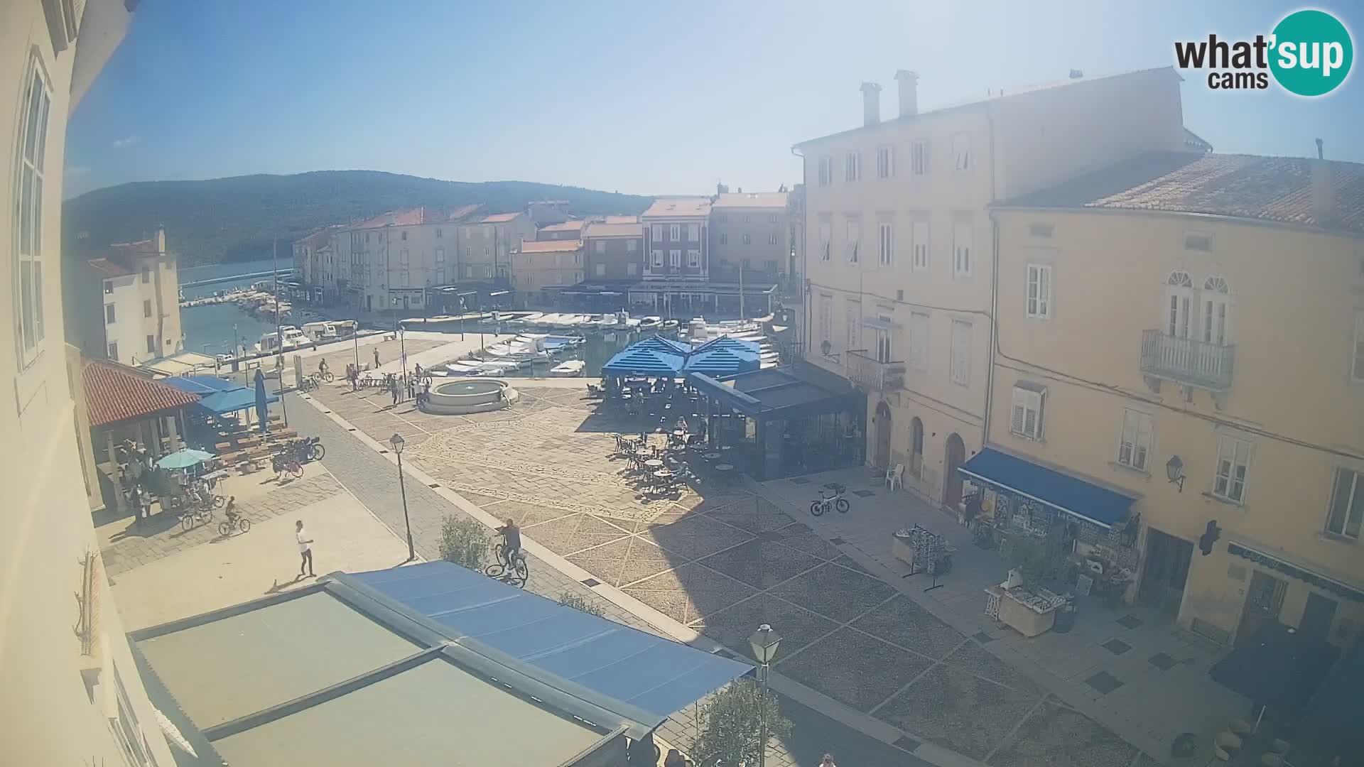LIVE cam Cres city – main square and “mandrač” – Cres island – Croatia