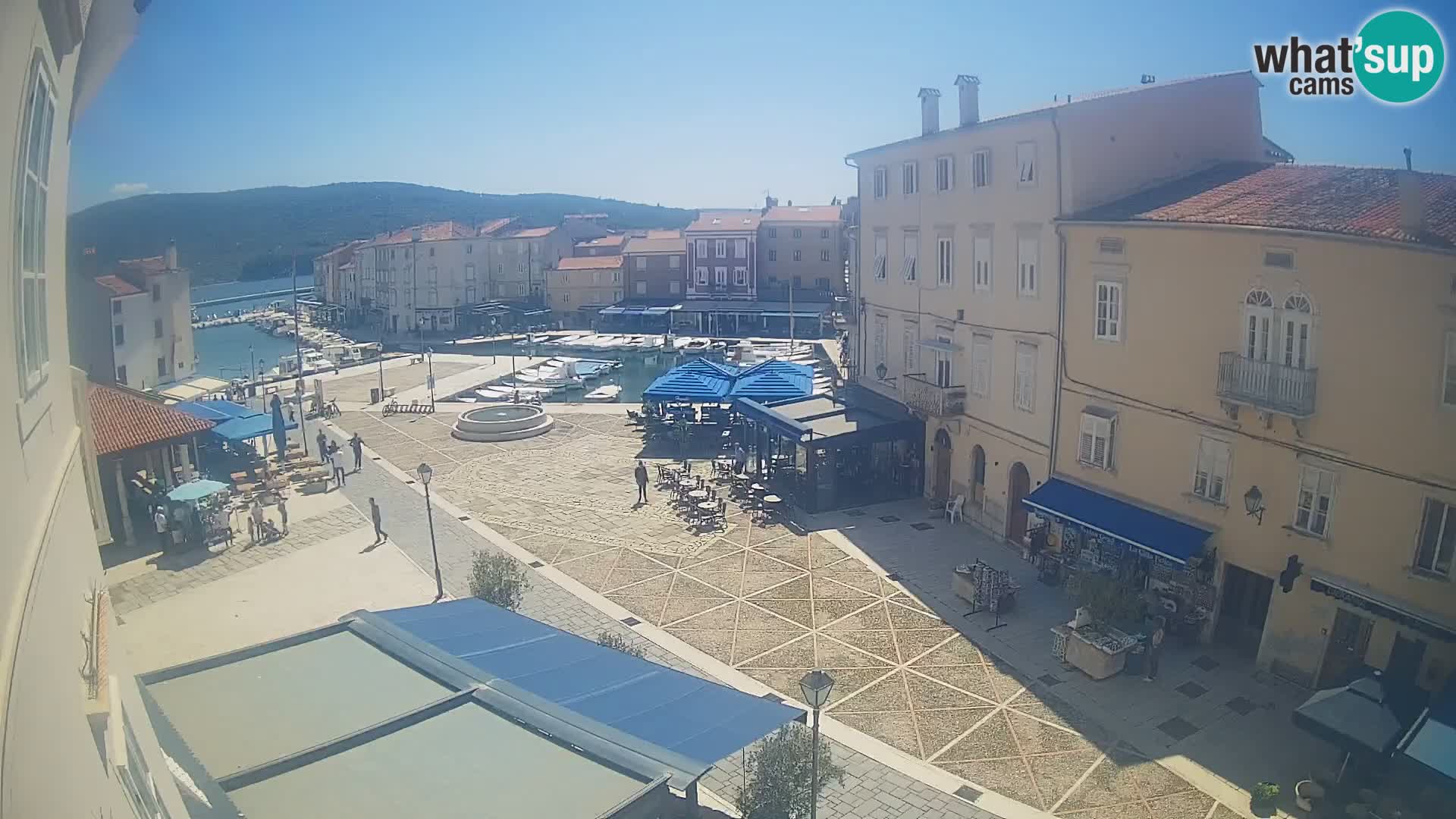 LIVE cam Cres Stadt – Hauptplatz und “mandrač” – Cres Insel – Kroatien