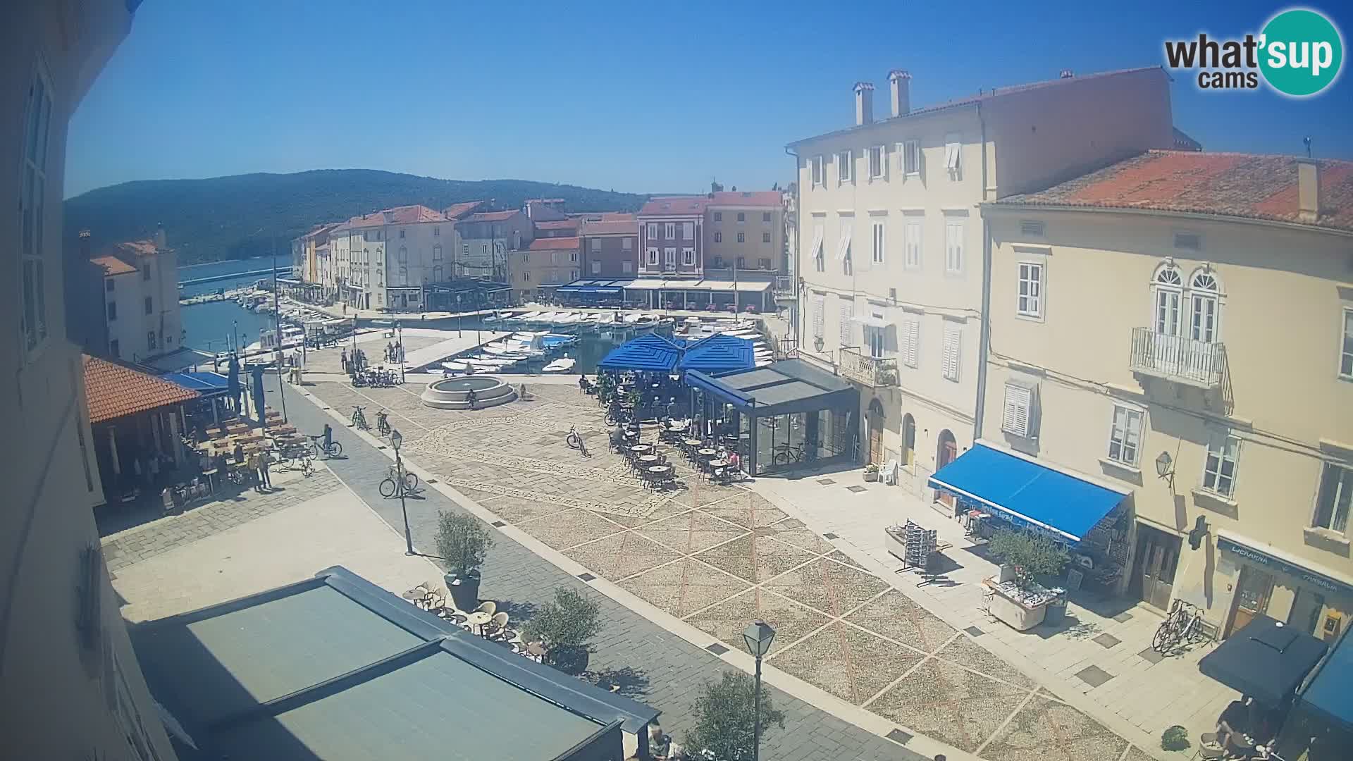 Cámara en vivo ciudad de Cres – plaza principal y “mandrač” – isla de Cres – Croacia