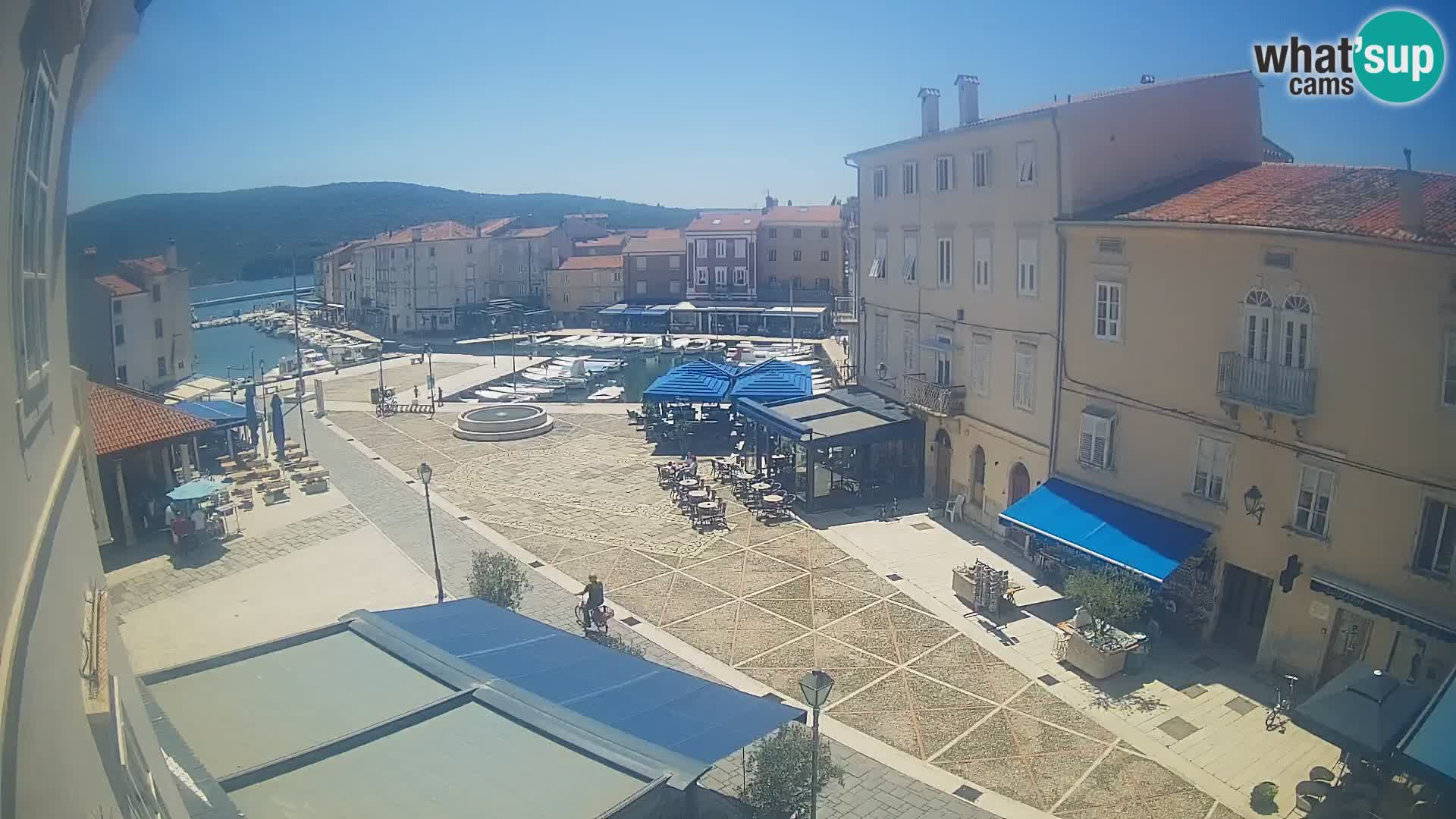 LIVE cam Cres city – place principale et “mandrač” – île de Cres – Croatie