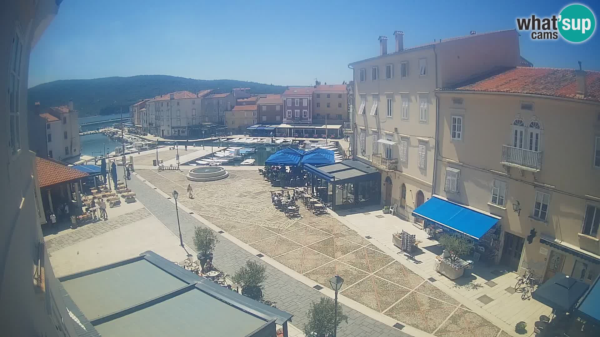 V ŽIVO spletna kamera Cres mesto – glavni trg in “mandrač” – otok Cres – Hrvaška