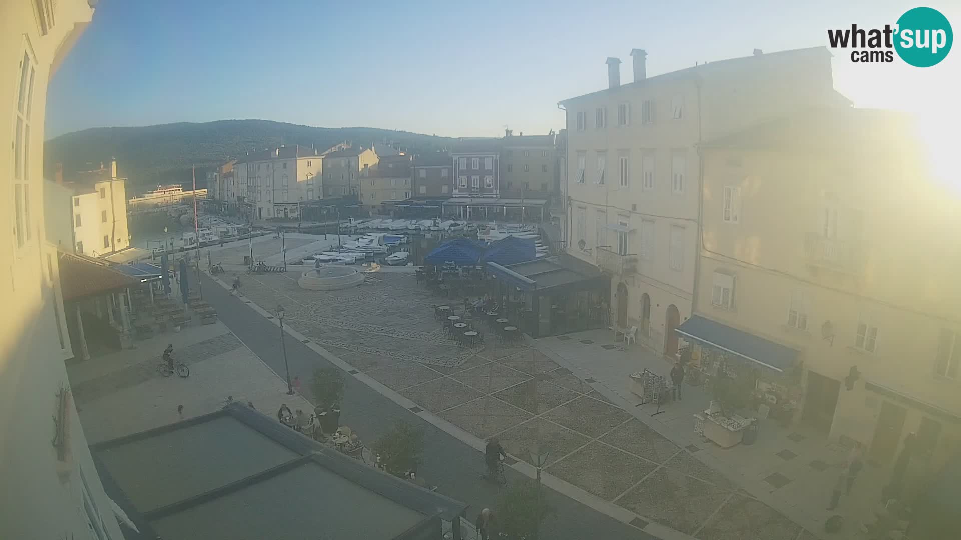 LIVE cam Cres Stadt – Hauptplatz und “mandrač” – Cres Insel – Kroatien