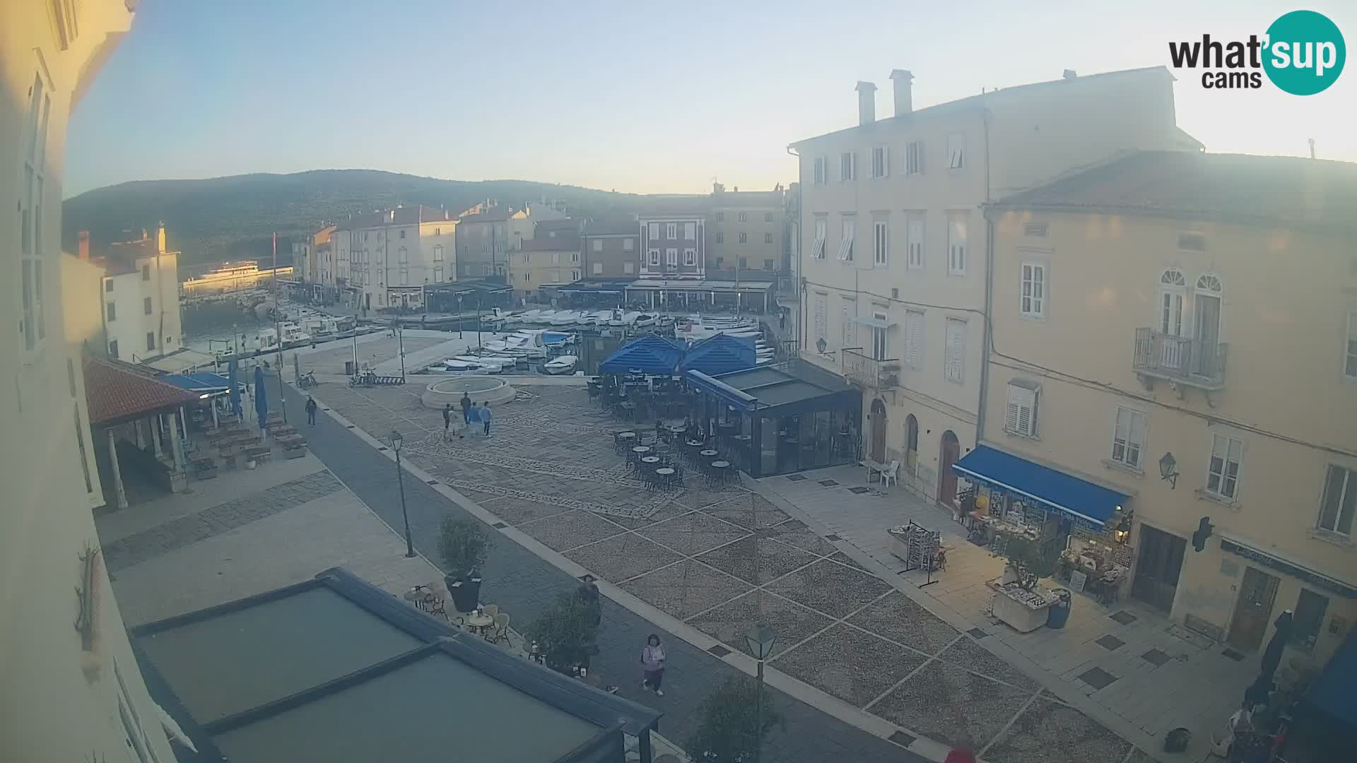 Cámara en vivo ciudad de Cres – plaza principal y “mandrač” – isla de Cres – Croacia