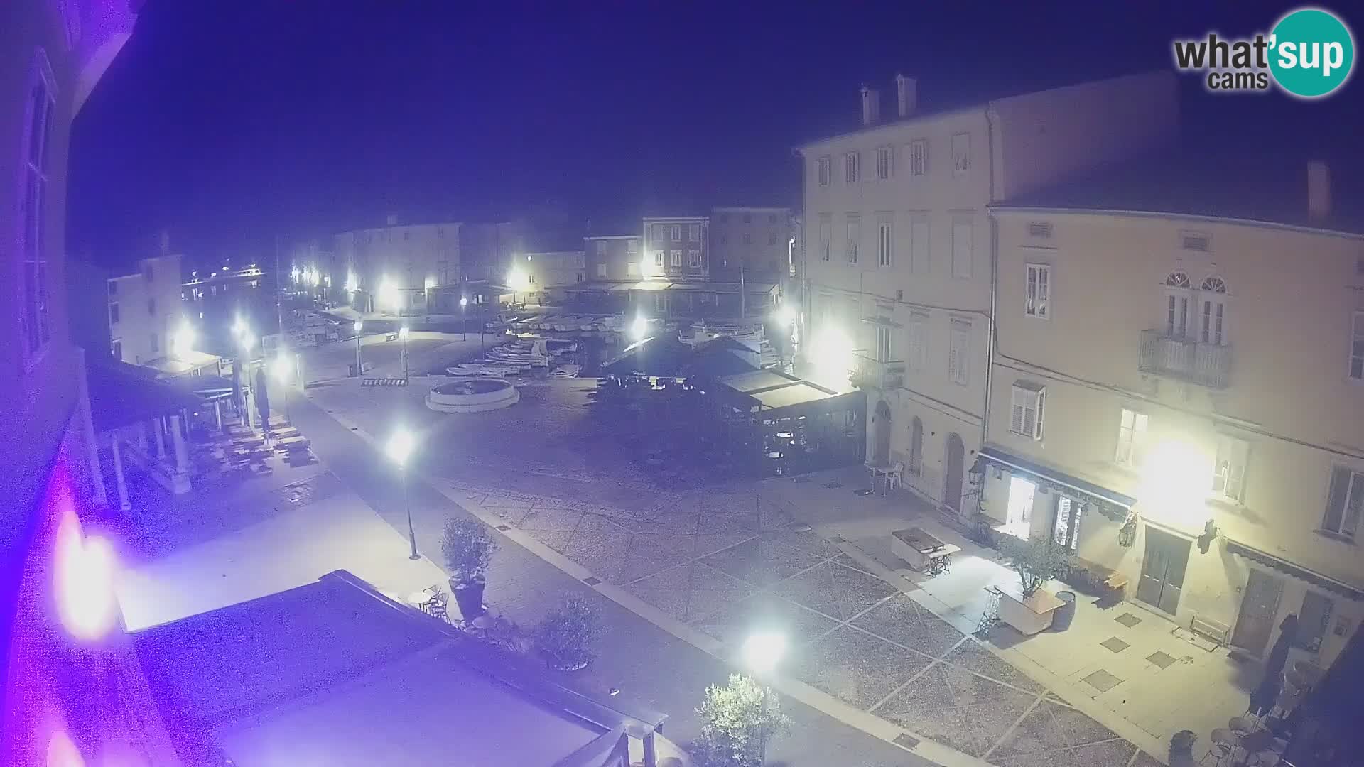 LIVE cam Cres city – place principale et “mandrač” – île de Cres – Croatie