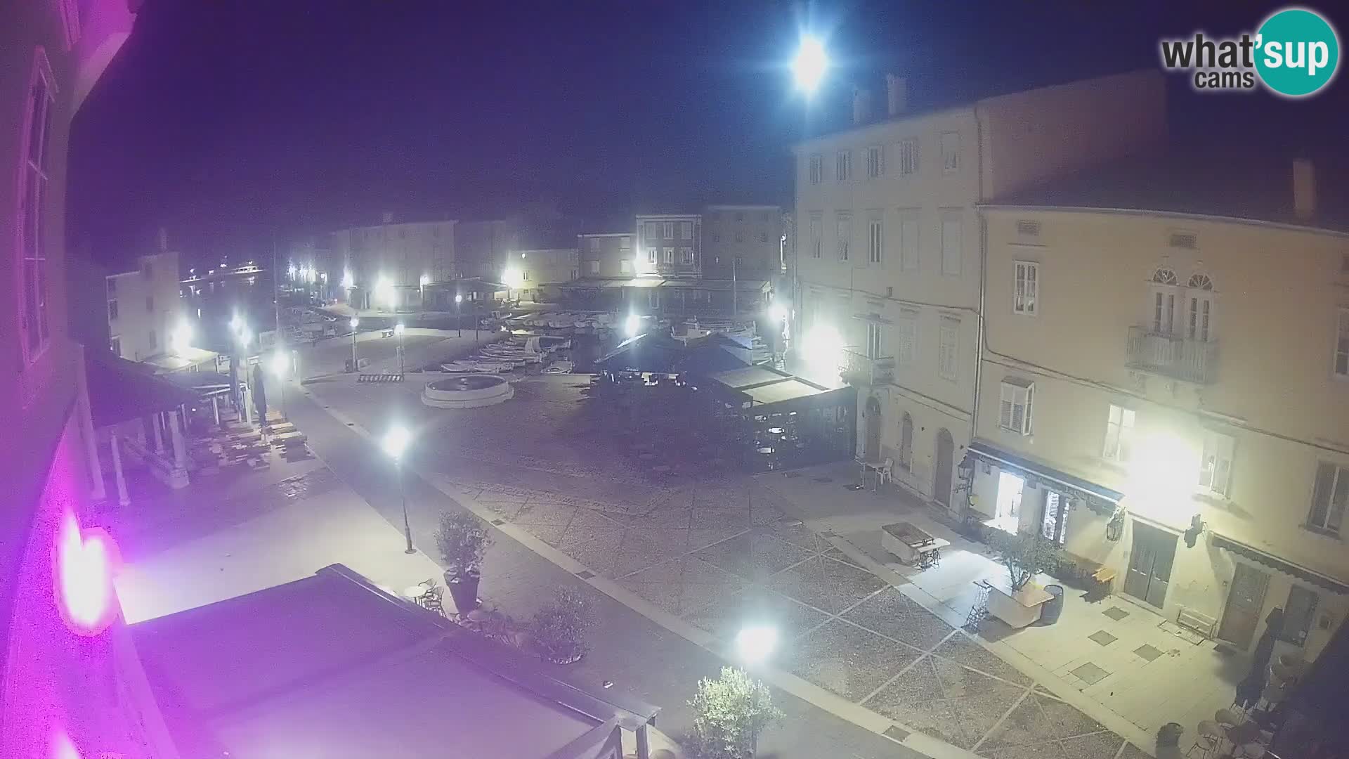 LIVE cam Cres city – place principale et “mandrač” – île de Cres – Croatie