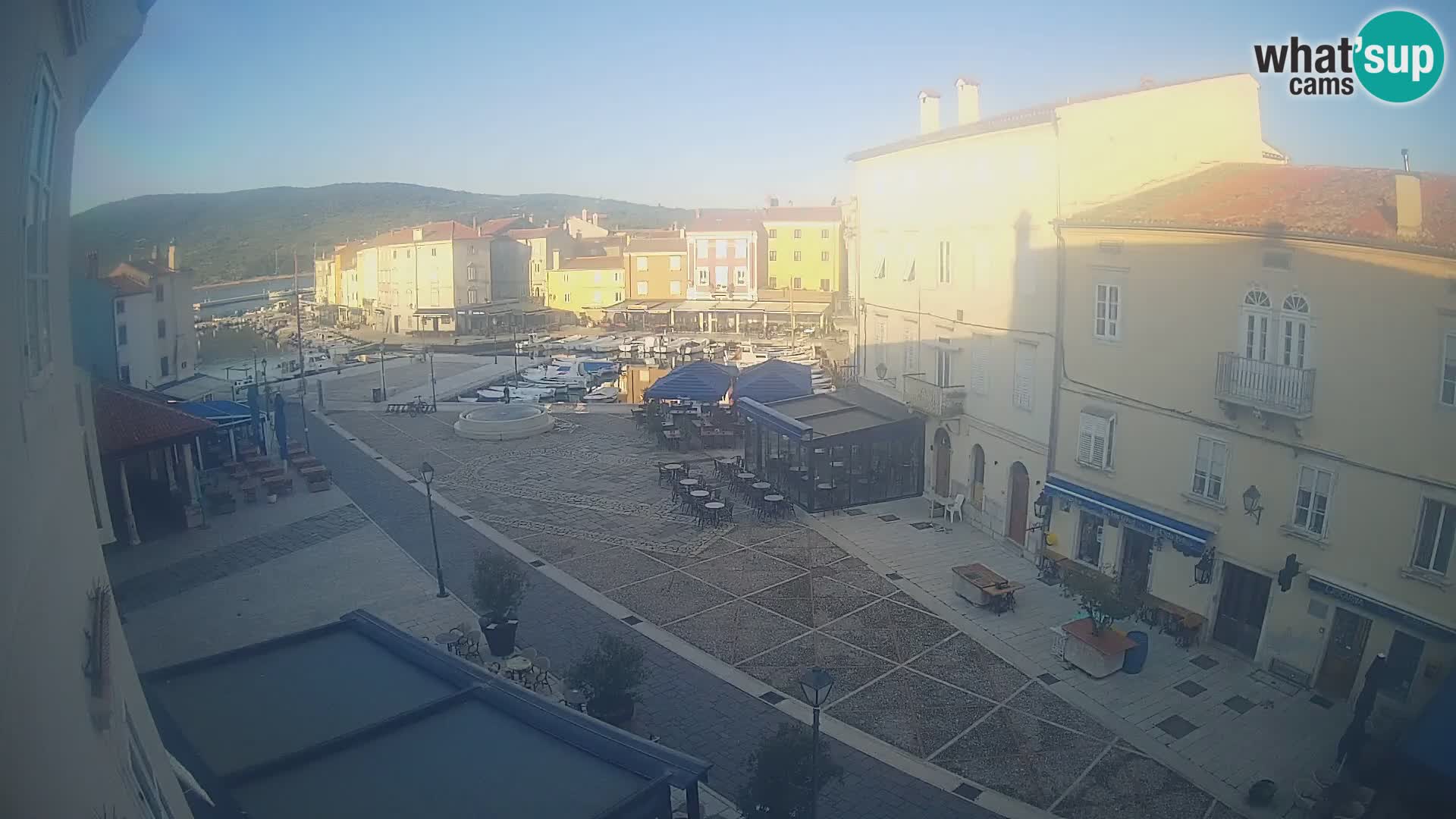 LIVE cam Cres città – piazza principale e “mandrač” – isola di Cherso – Croazia