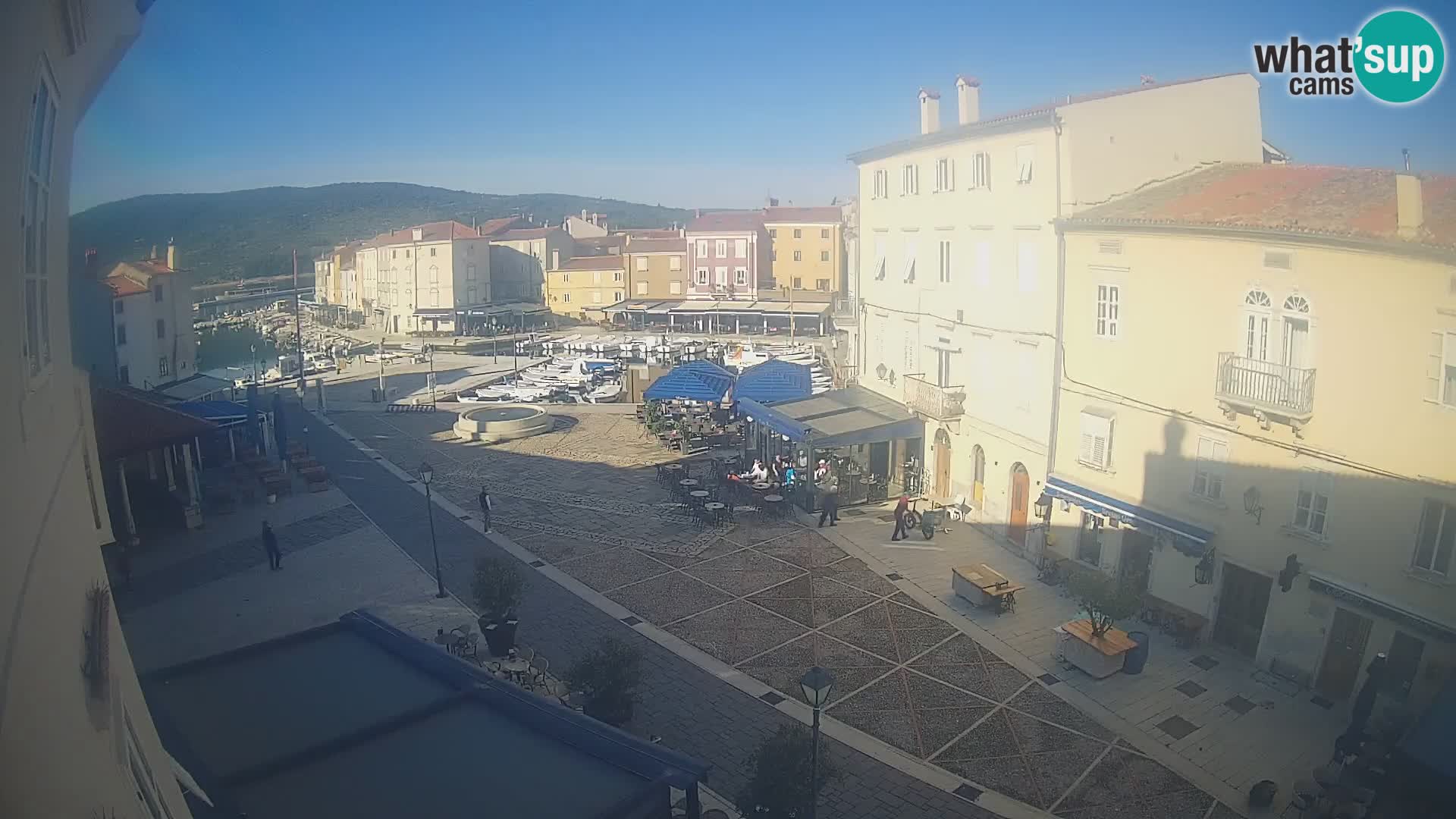 LIVE cam Cres città – piazza principale e “mandrač” – isola di Cherso – Croazia