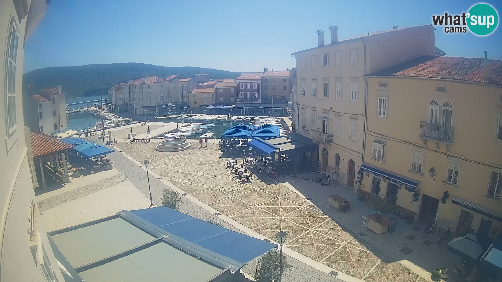 Cámara en vivo ciudad de Cres – plaza principal y “mandrač” – isla de Cres – Croacia
