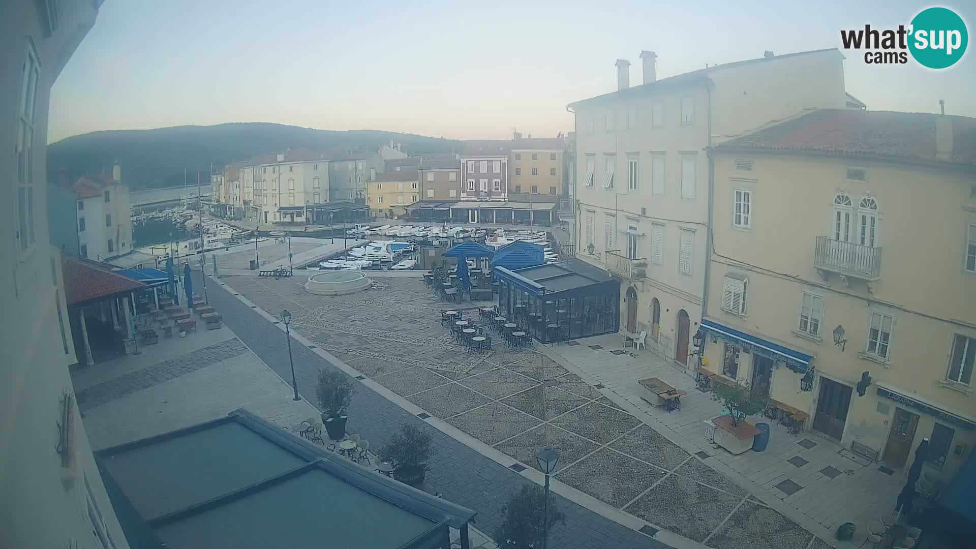 LIVE cam Cres città – piazza principale e “mandrač” – isola di Cherso – Croazia