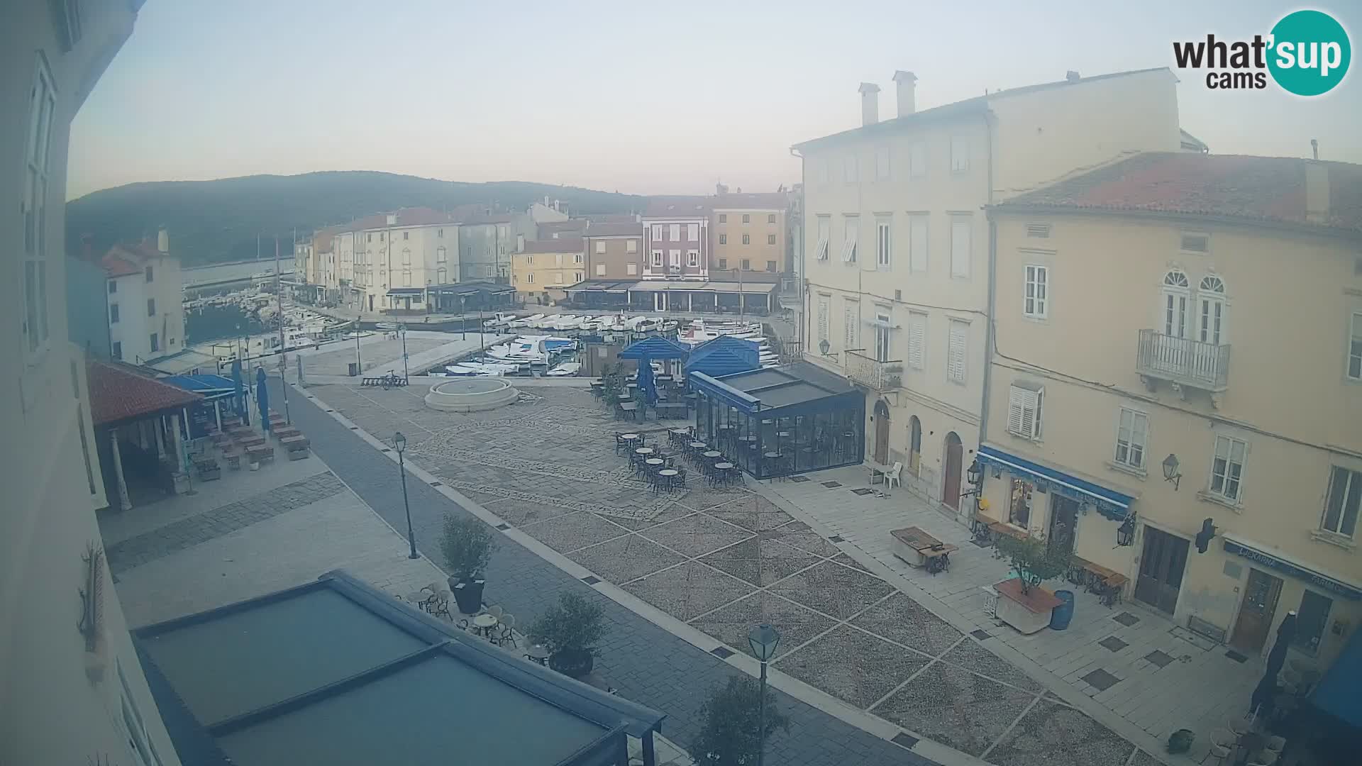 LIVE cam Cres città – piazza principale e “mandrač” – isola di Cherso – Croazia