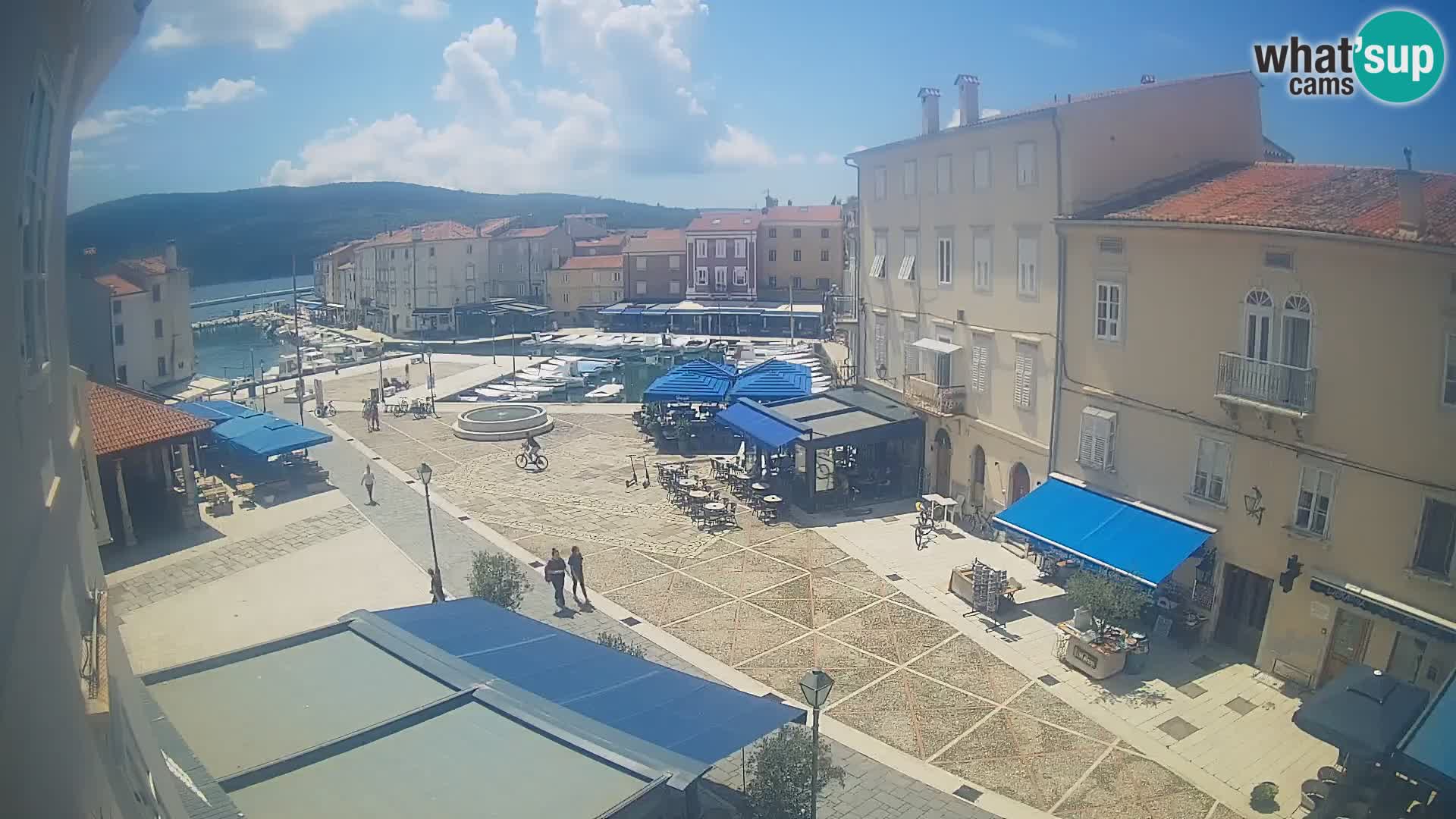 Cámara en vivo ciudad de Cres – plaza principal y “mandrač” – isla de Cres – Croacia