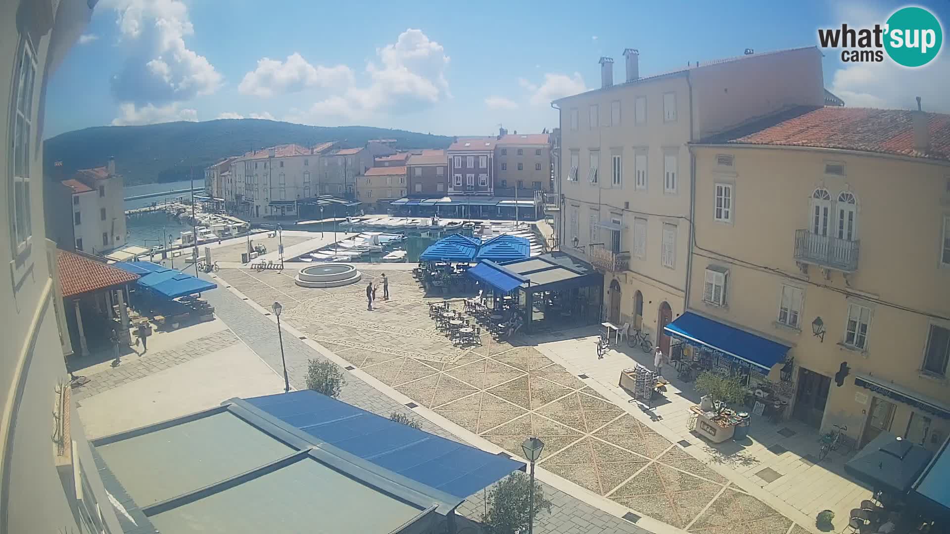 Cámara en vivo ciudad de Cres – plaza principal y “mandrač” – isla de Cres – Croacia