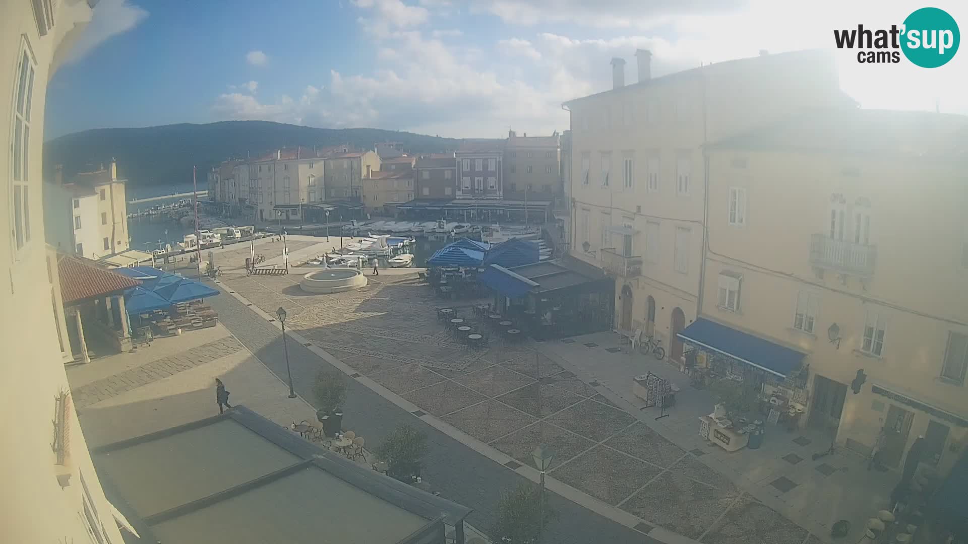 LIVE cam Cres city – place principale et “mandrač” – île de Cres – Croatie