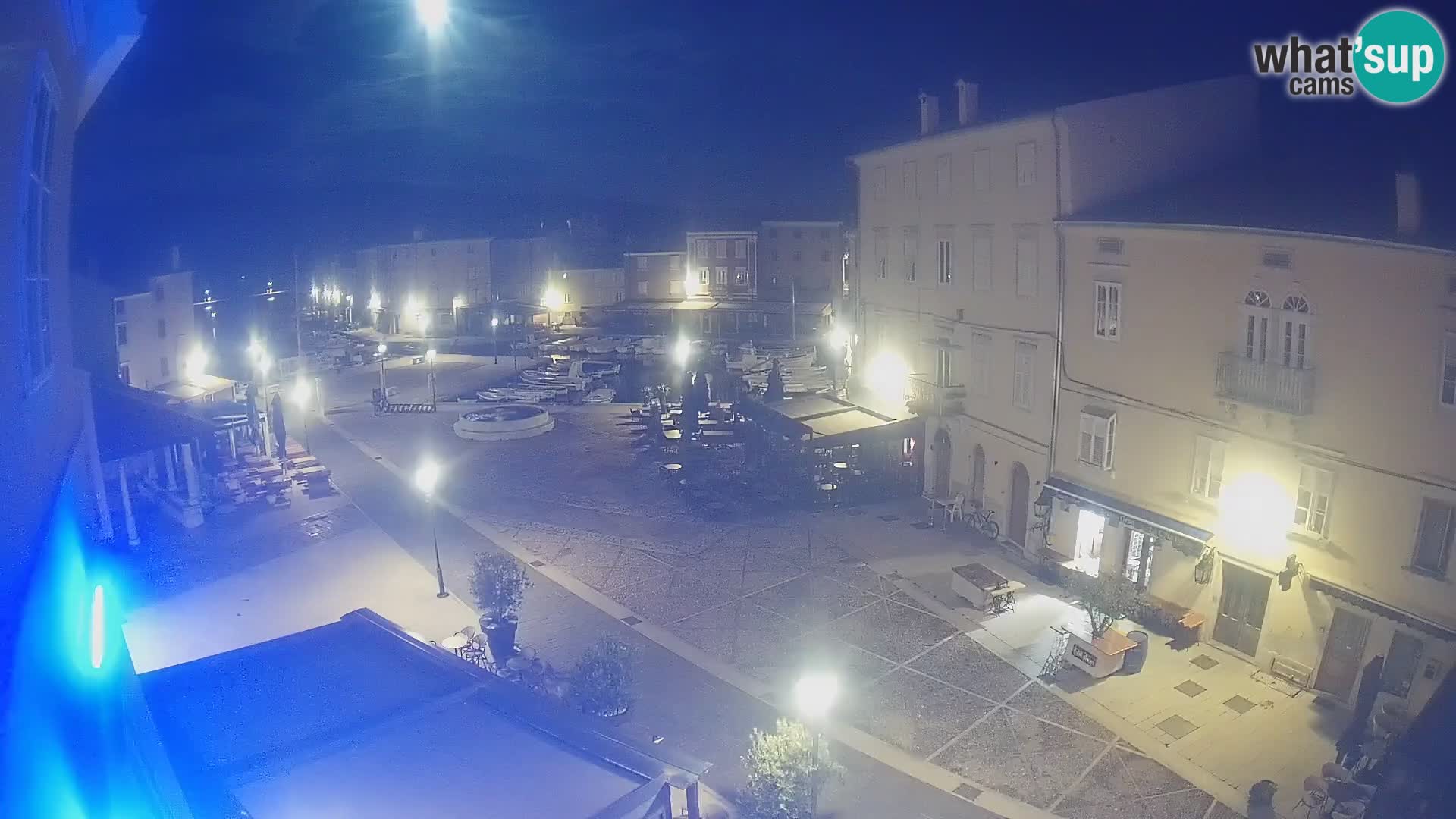 Kamera v ŽIVO Cres mesto – glavni trg in “mandrač” – otok Cres – Hrvaška