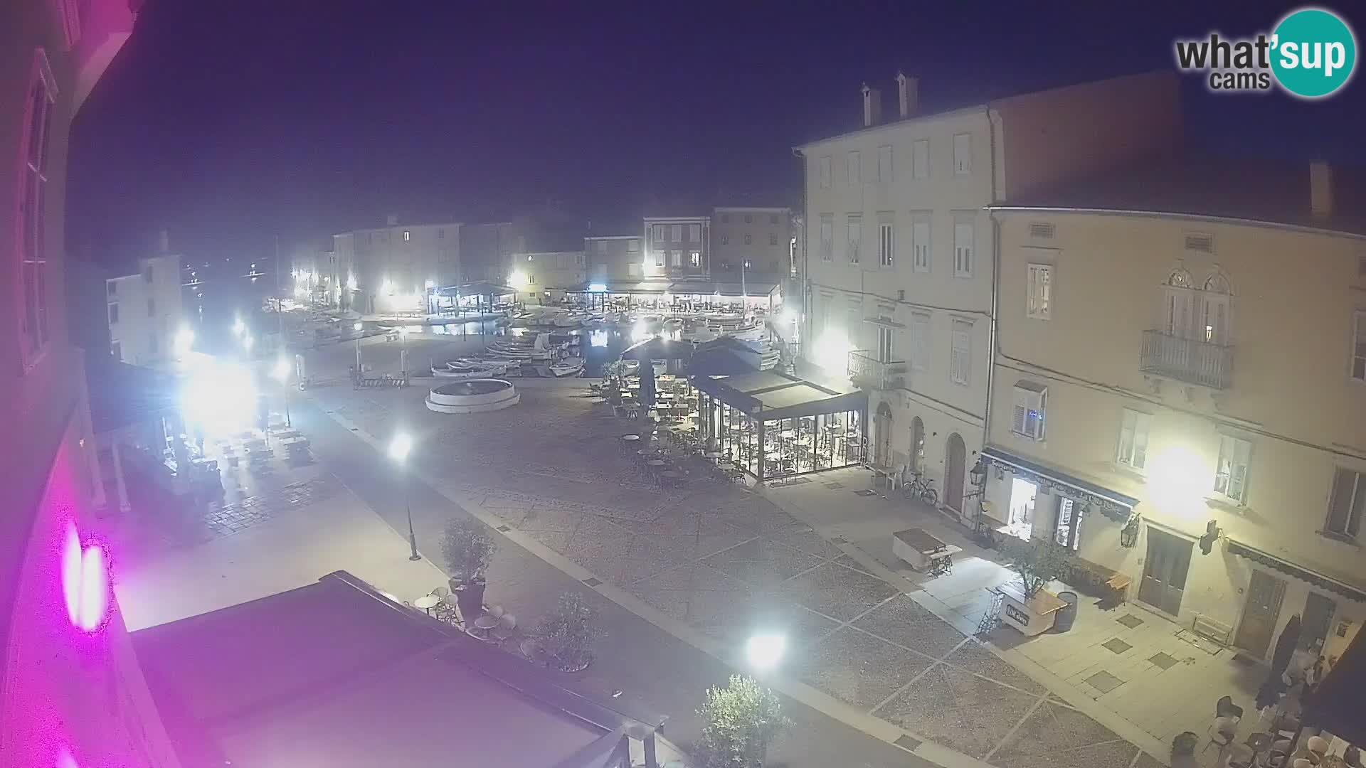 Cámara en vivo ciudad de Cres – plaza principal y “mandrač” – isla de Cres – Croacia