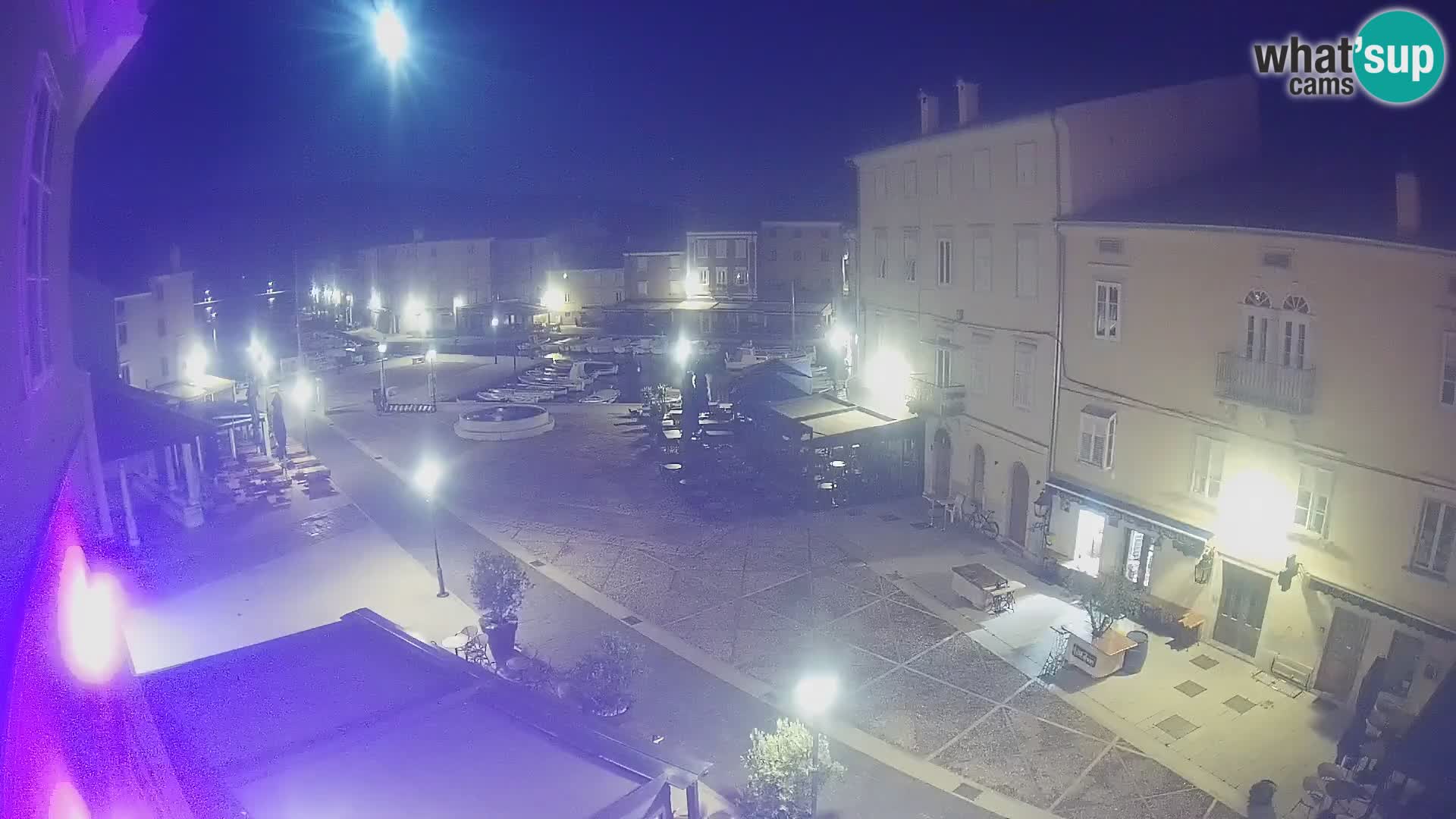 LIVE cam Cres città – piazza principale e “mandrač” – isola di Cherso – Croazia