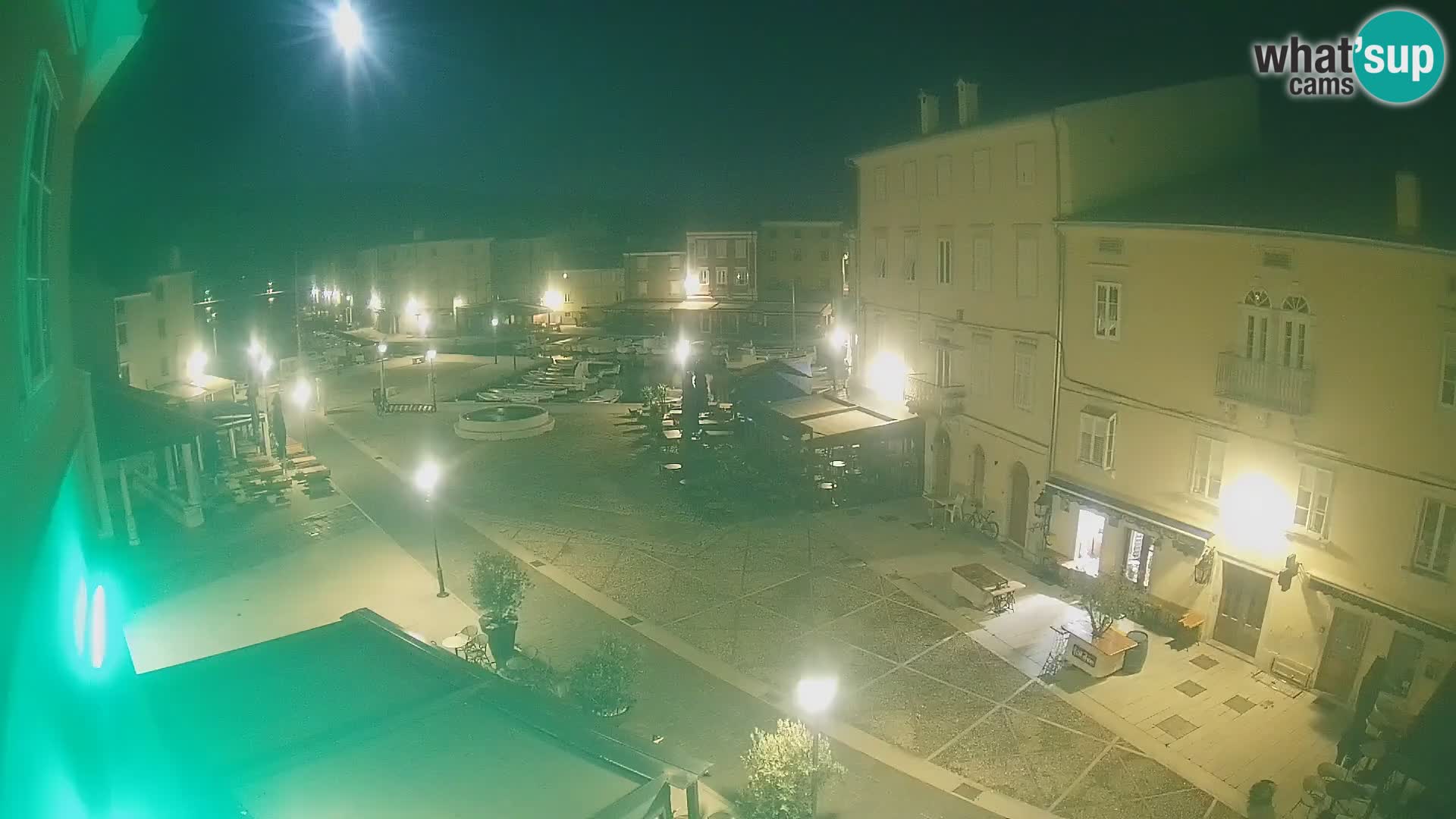 LIVE cam Cres city – place principale et “mandrač” – île de Cres – Croatie