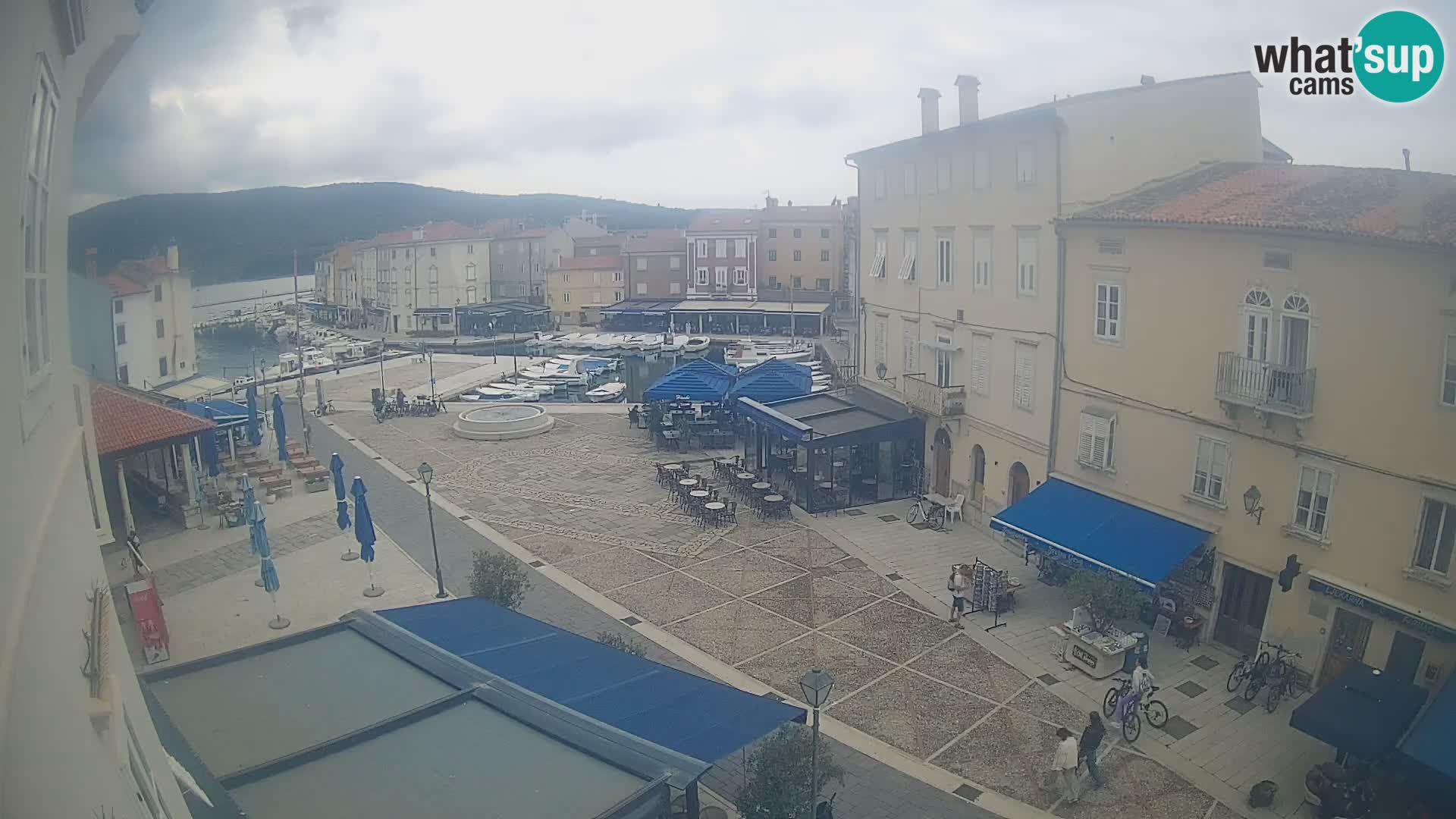 Kamera v ŽIVO Cres mesto – glavni trg in “mandrač” – otok Cres – Hrvaška