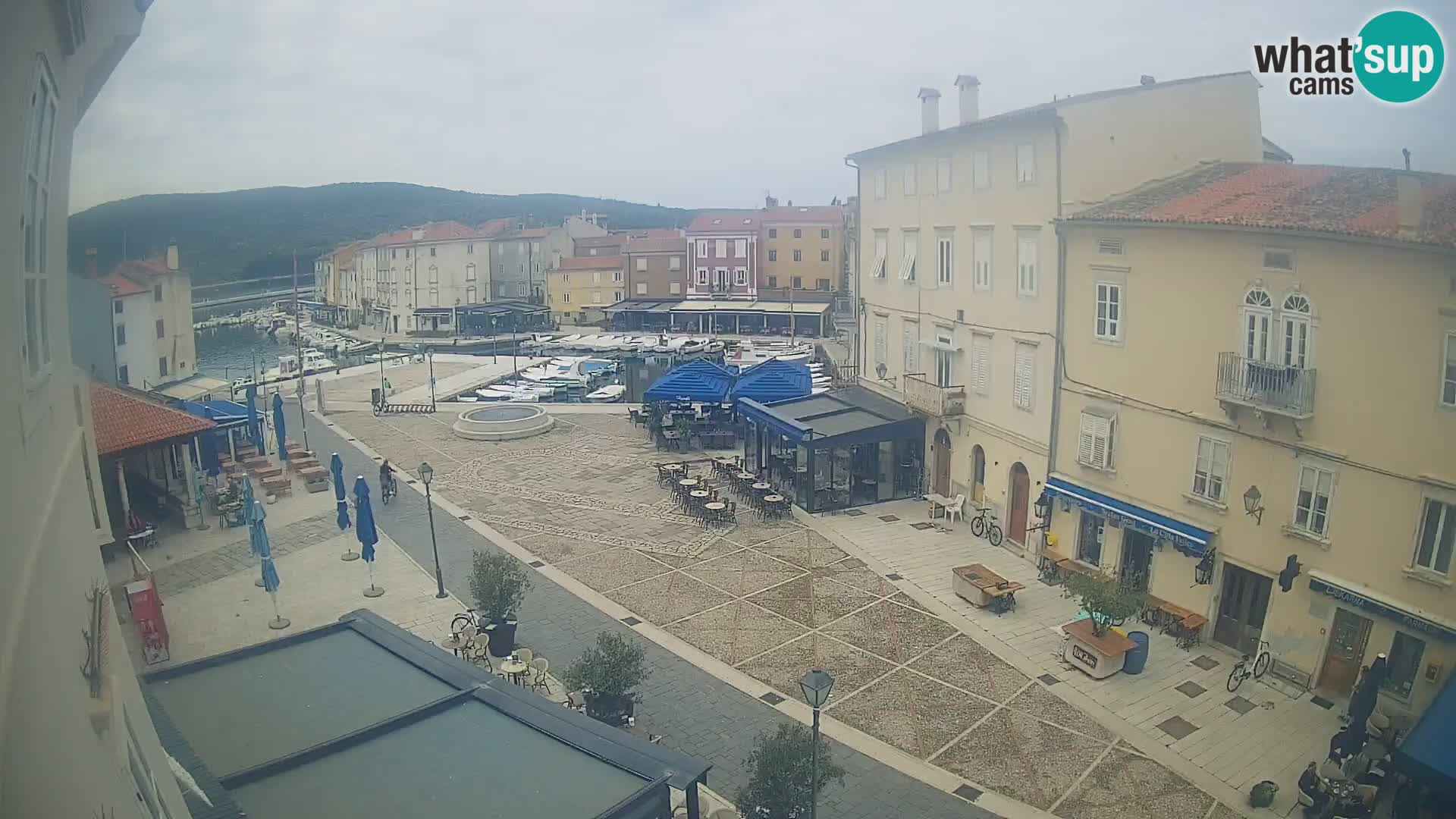 Cámara en vivo ciudad de Cres – plaza principal y “mandrač” – isla de Cres – Croacia