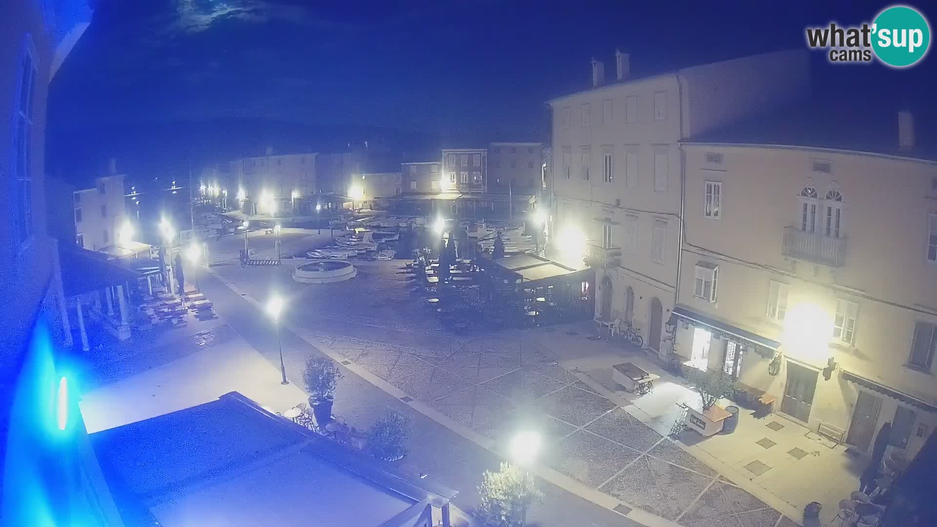 Kamera v ŽIVO Cres mesto – glavni trg in “mandrač” – otok Cres – Hrvaška