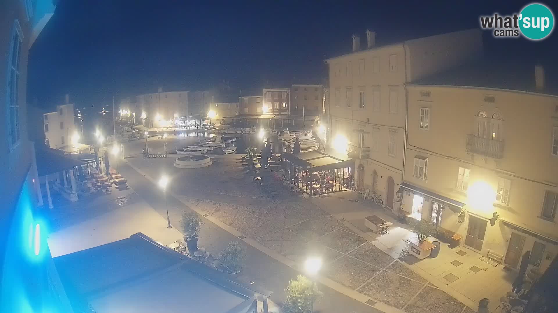 Kamera v ŽIVO Cres mesto – glavni trg in “mandrač” – otok Cres – Hrvaška
