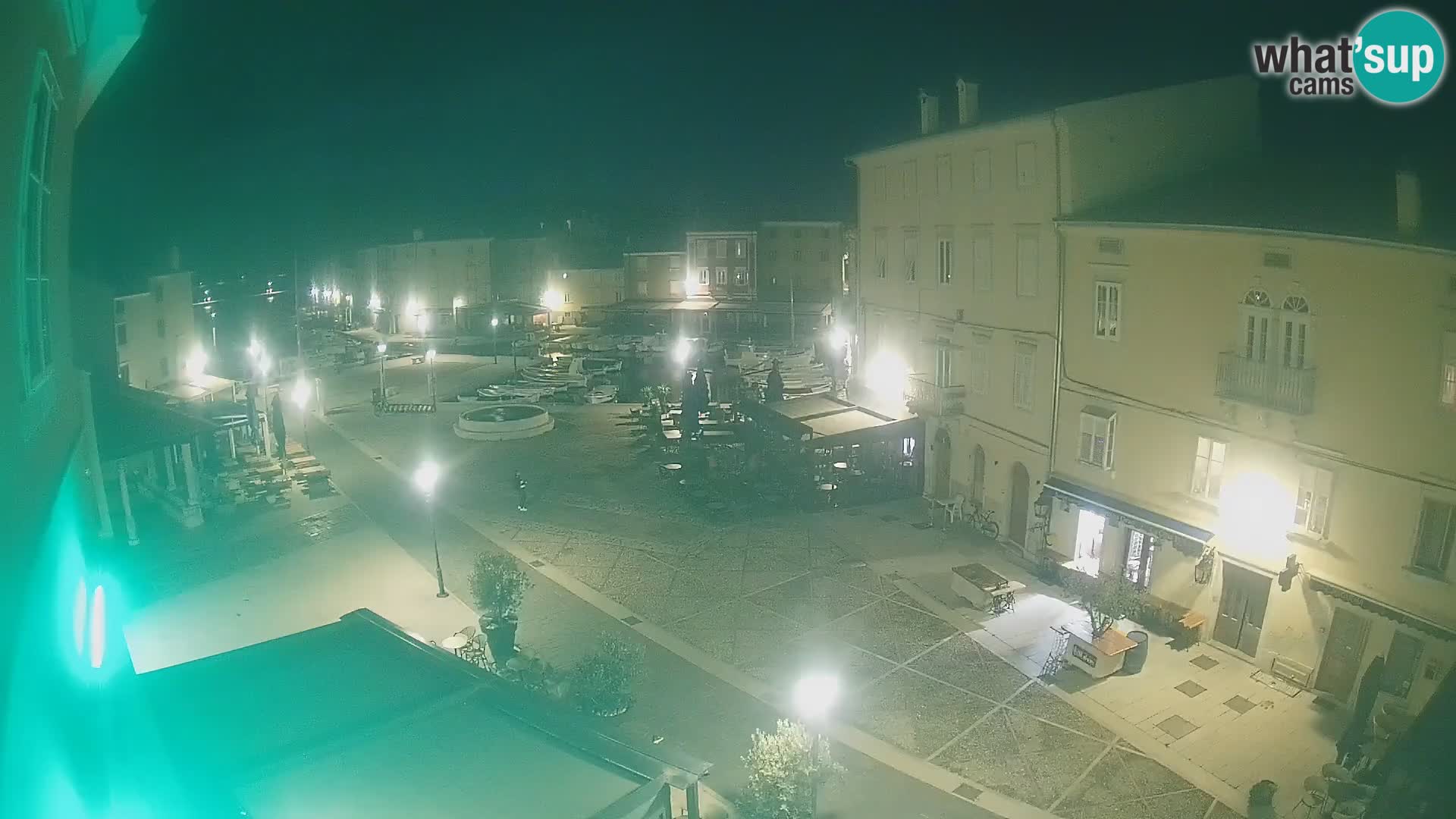 Cámara en vivo ciudad de Cres – plaza principal y “mandrač” – isla de Cres – Croacia