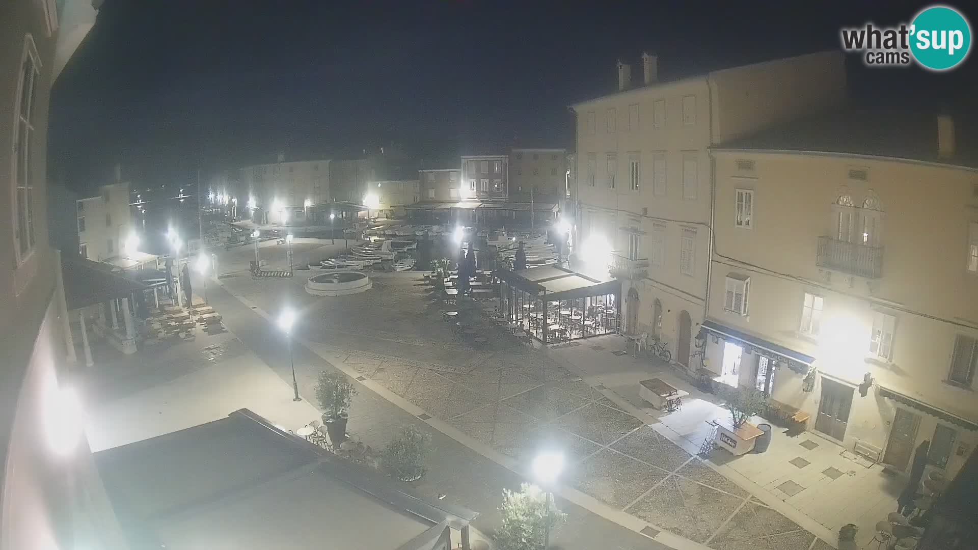 Kamera v ŽIVO Cres mesto – glavni trg in “mandrač” – otok Cres – Hrvaška