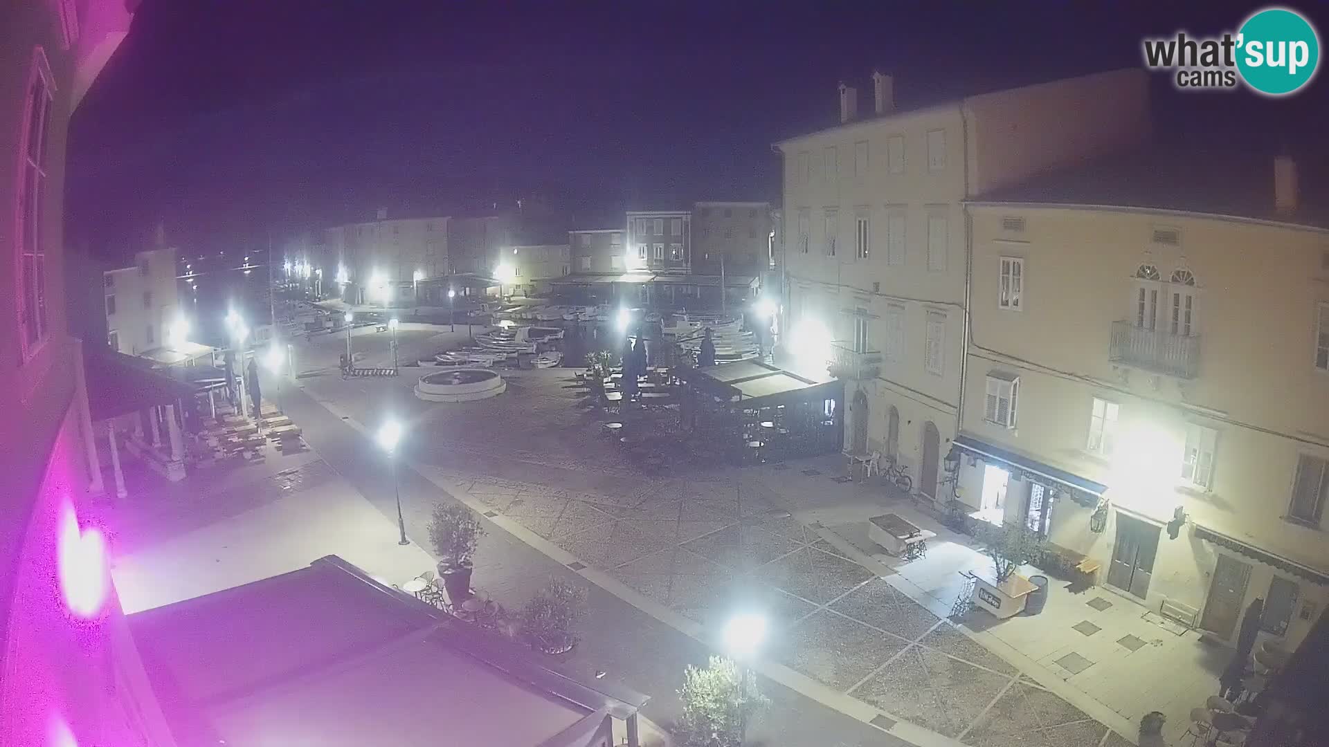 LIVE cam Cres city – place principale et “mandrač” – île de Cres – Croatie