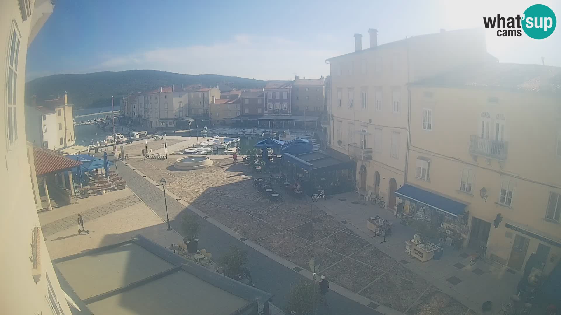 LIVE cam Cres Stadt – Hauptplatz und “mandrač” – Cres Insel – Kroatien