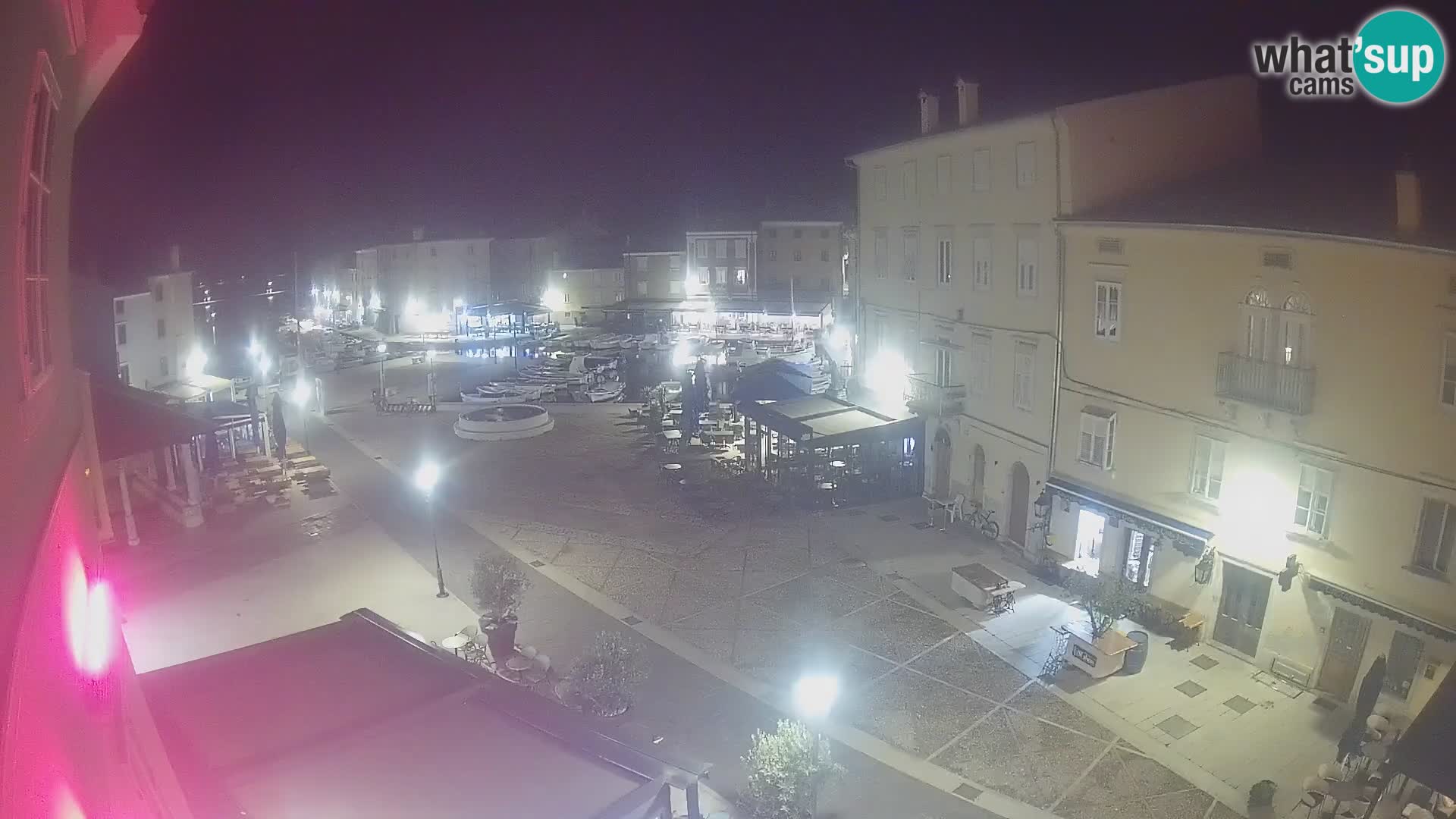 Kamera v ŽIVO Cres mesto – glavni trg in “mandrač” – otok Cres – Hrvaška