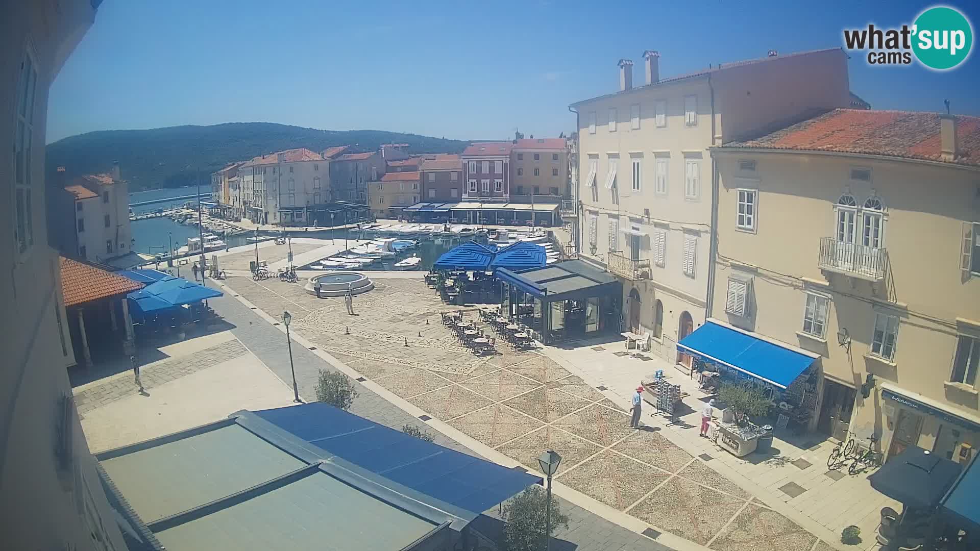 Cámara en vivo ciudad de Cres – plaza principal y “mandrač” – isla de Cres – Croacia