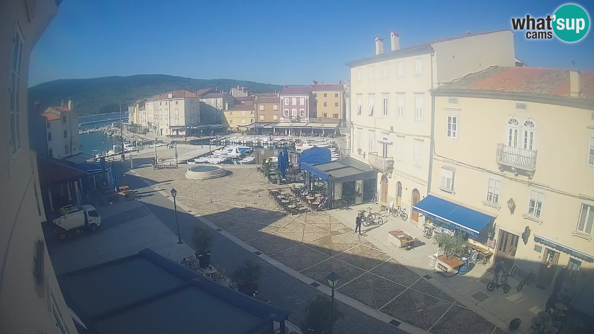 Cámara en vivo ciudad de Cres – plaza principal y “mandrač” – isla de Cres – Croacia