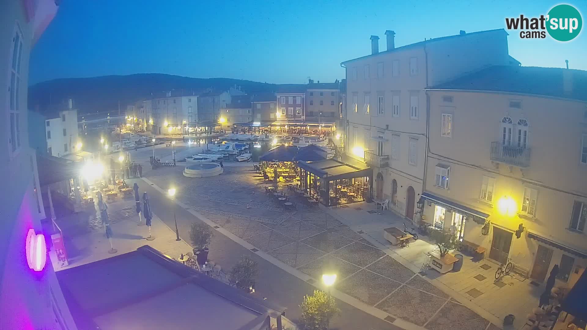 LIVE cam Cres Stadt – Hauptplatz und “mandrač” – Cres Insel – Kroatien